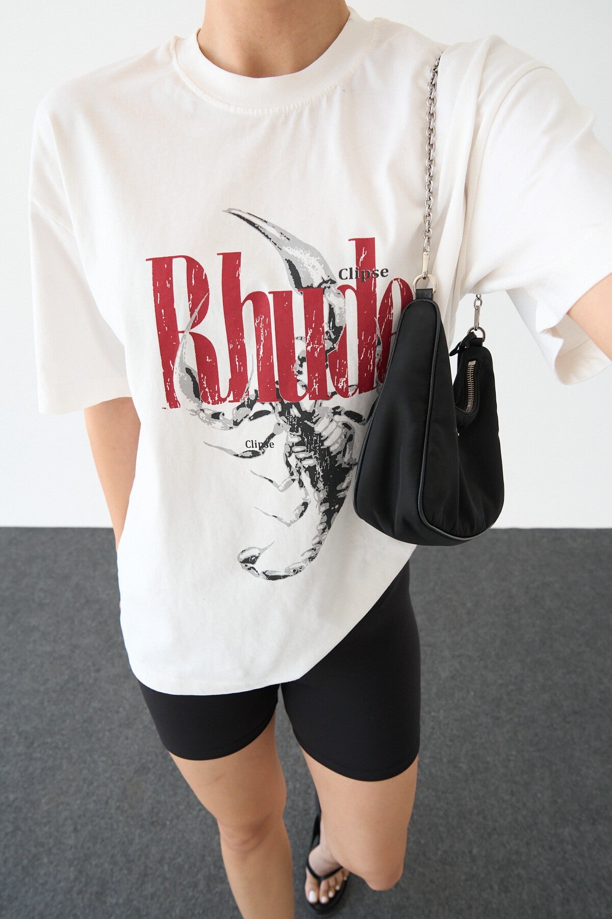 Açık Ekru Akrep Baskı T-Shirt