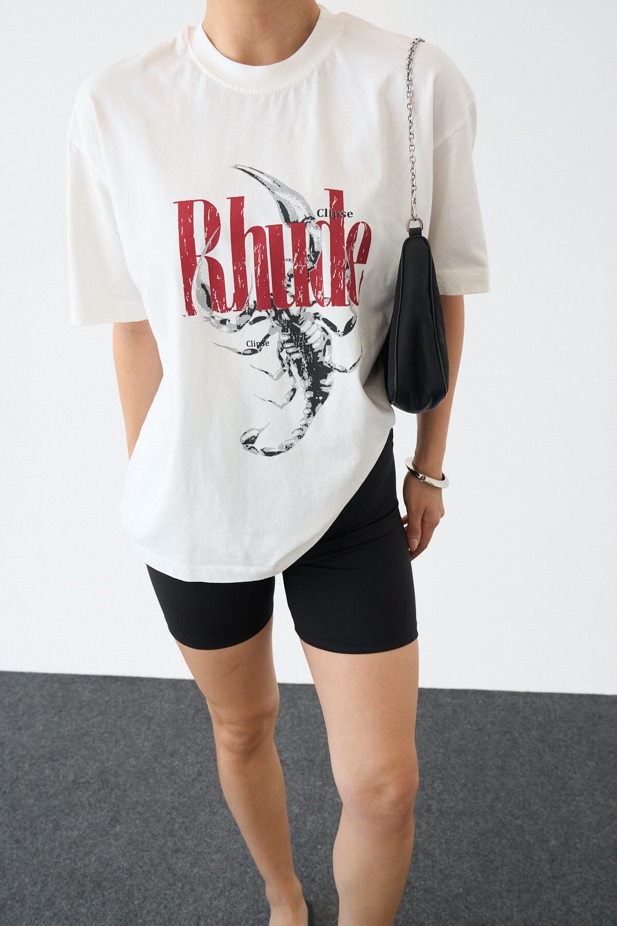 Açık Ekru Akrep Baskı T-Shirt