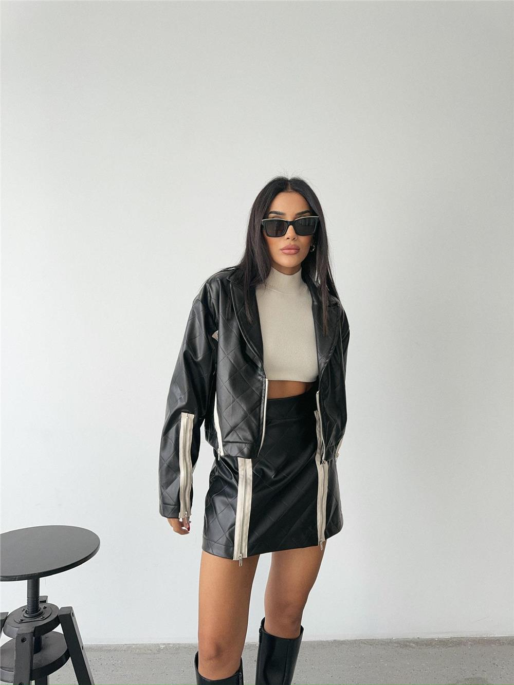 BAKLAVA DERİ CROP CEKET FERMUAR AKSESUAR DETAYLI - Siyah