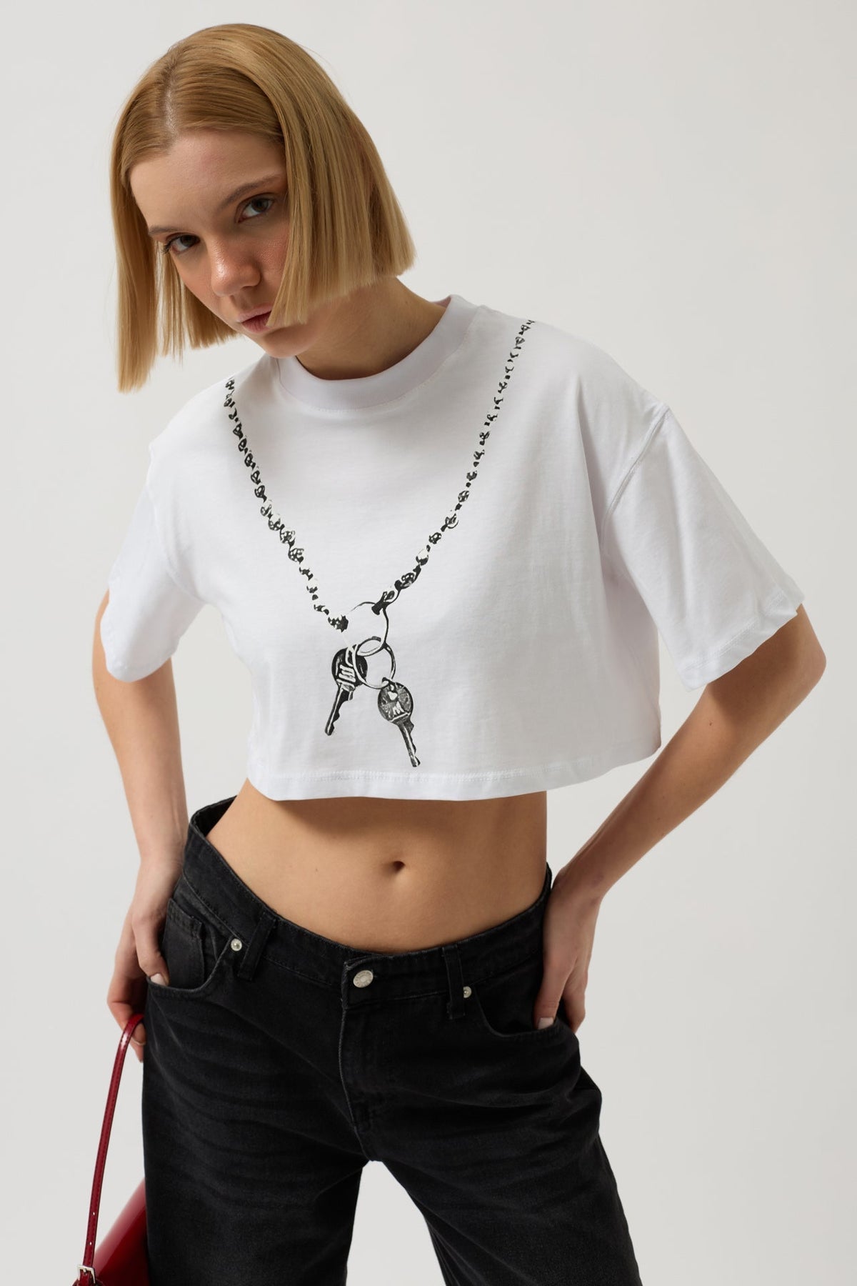 Zincir Baskılı Crop T-Shirt - Siyah