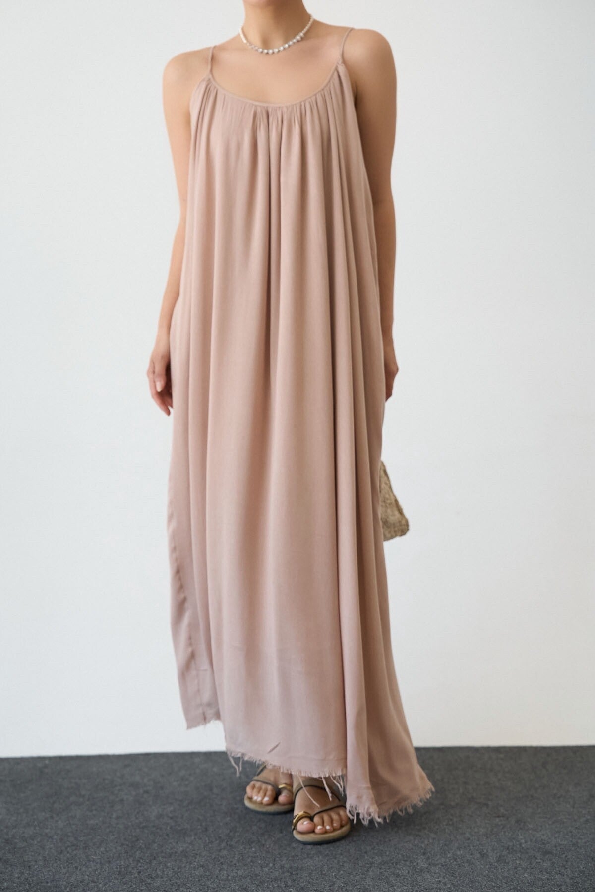 Bej Askılı ELBİSE