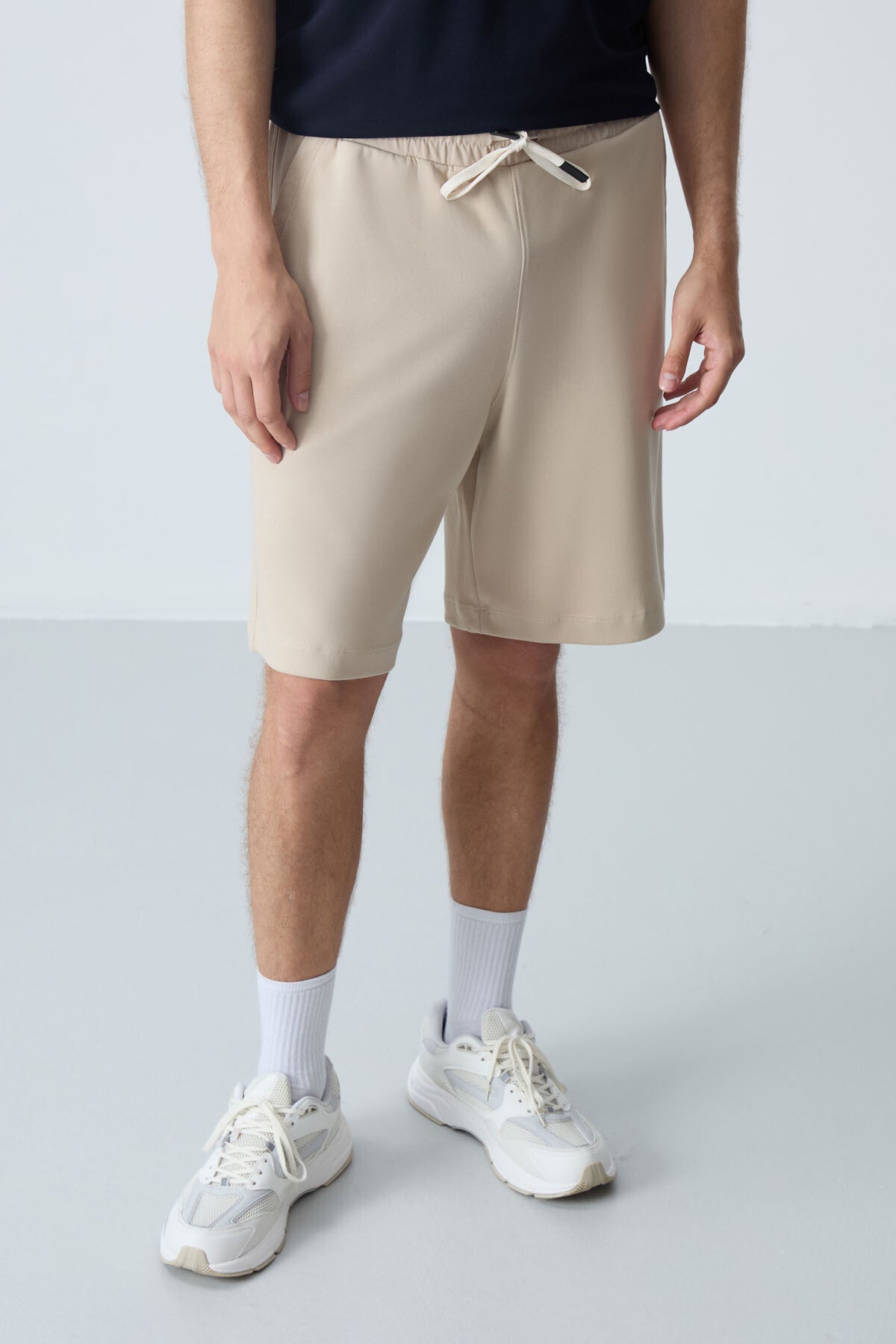 Bej Pamuklu Kalın Yumuşak Dokulu Standart Fit Basic Erkek Şort  - 81275