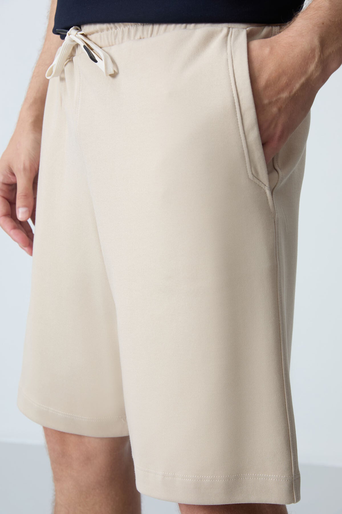 Bej Pamuklu Kalın Yumuşak Dokulu Standart Fit Basic Erkek Şort  - 81275