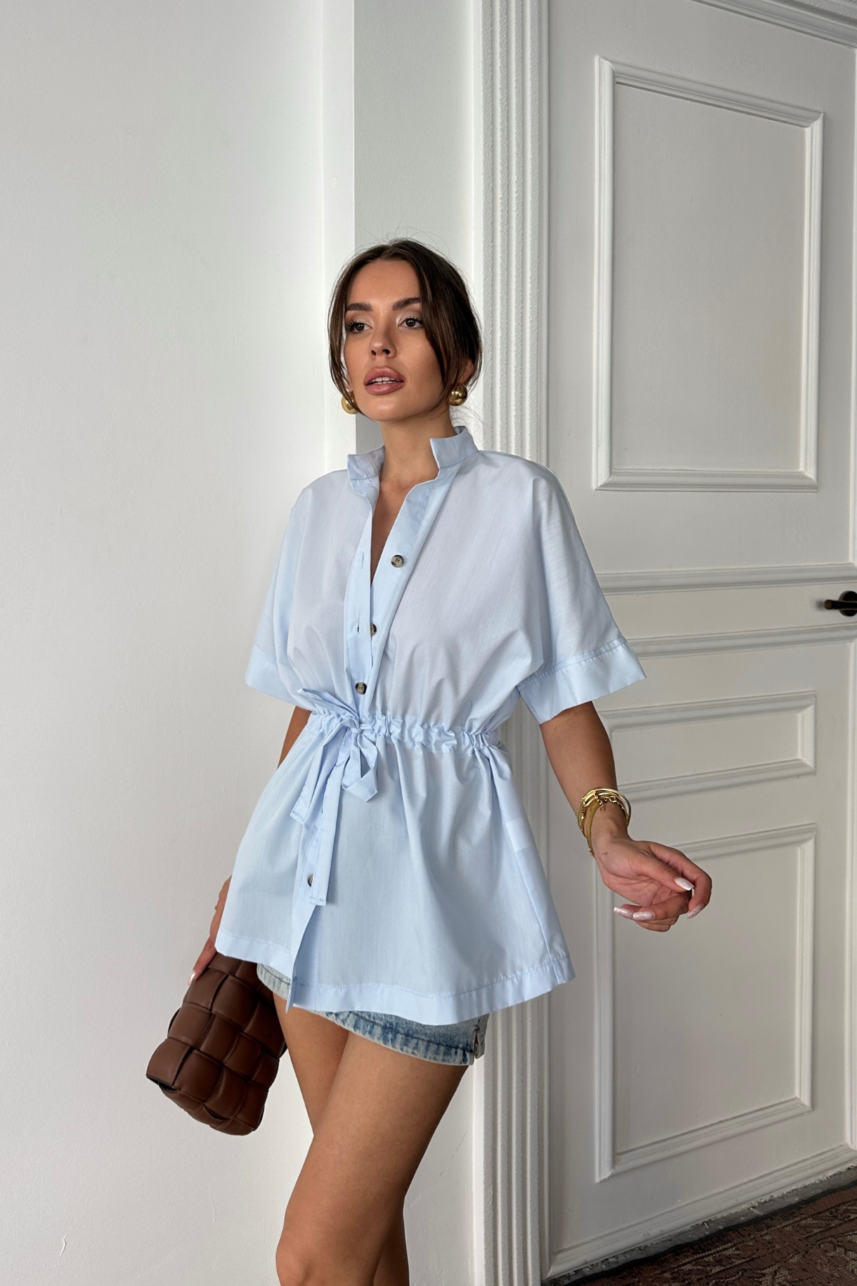 BEL BÜZGÜ DETAYLI POPLİN GÖMLEK - Açık Mavi