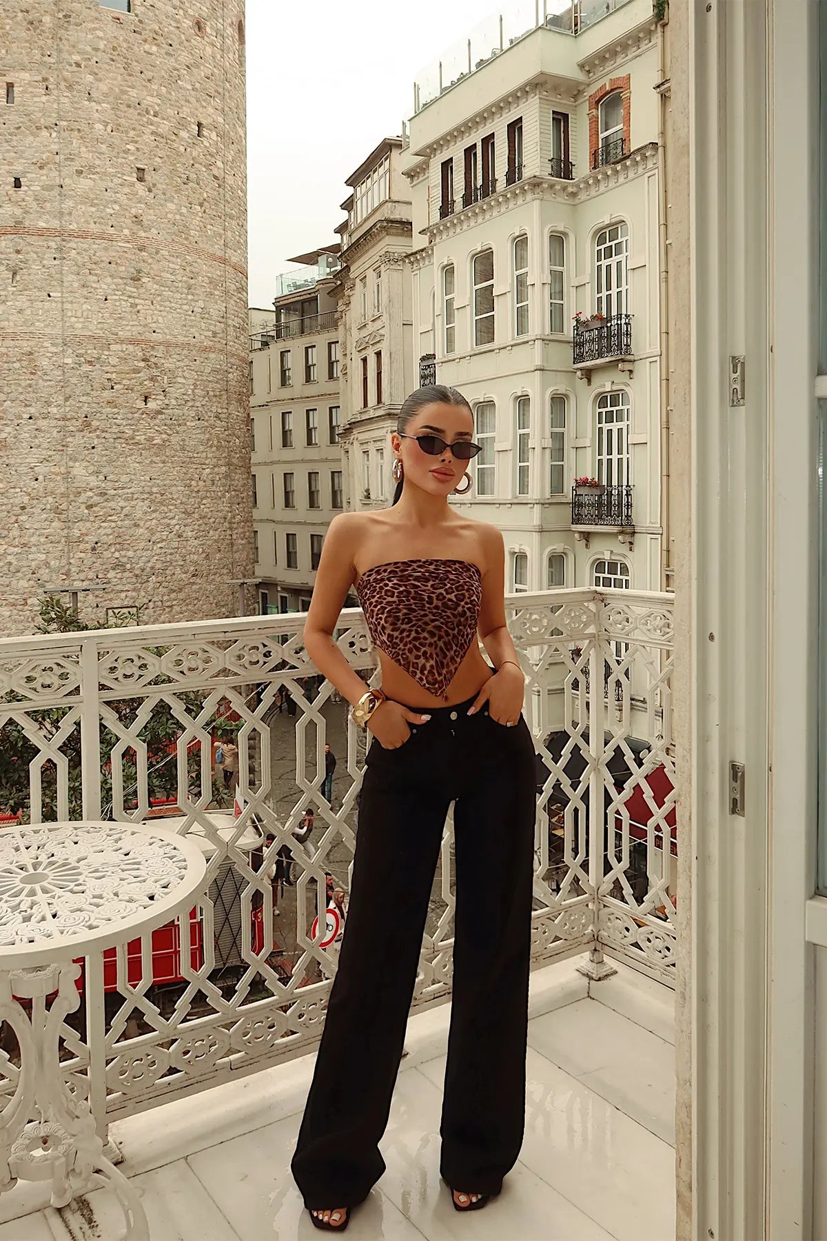 Siyah Düğme Detay Pantolon