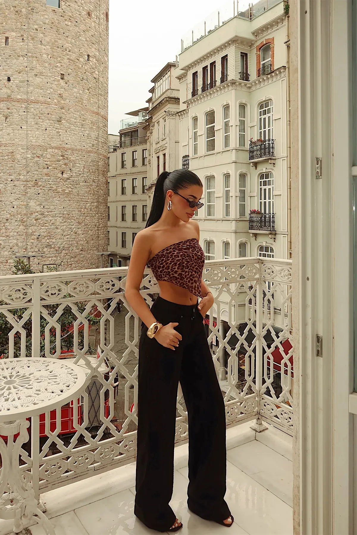 Siyah Düğme Detay Pantolon