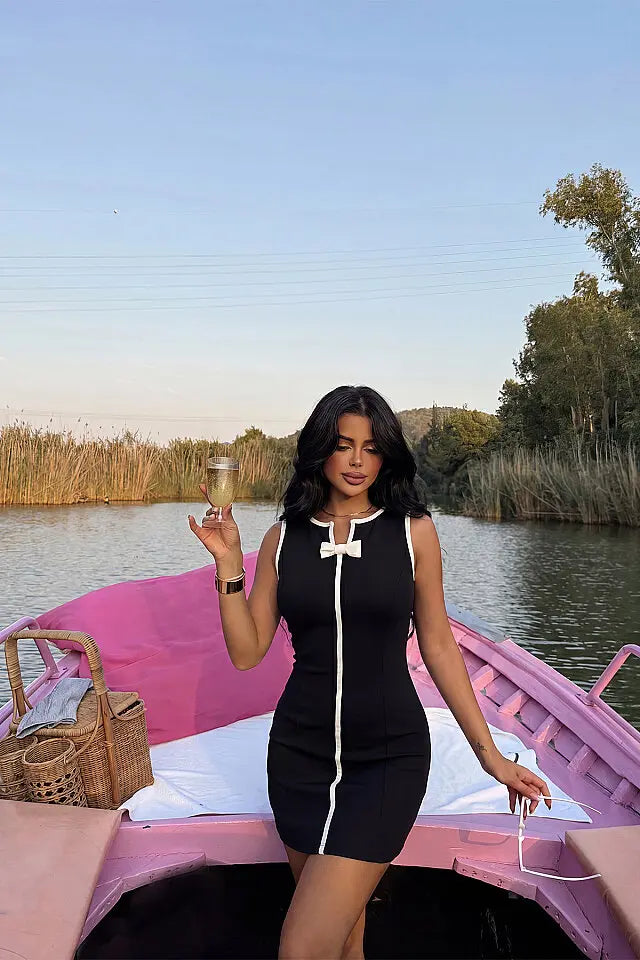 Siyah Fiyonk Detay Mini Elbise