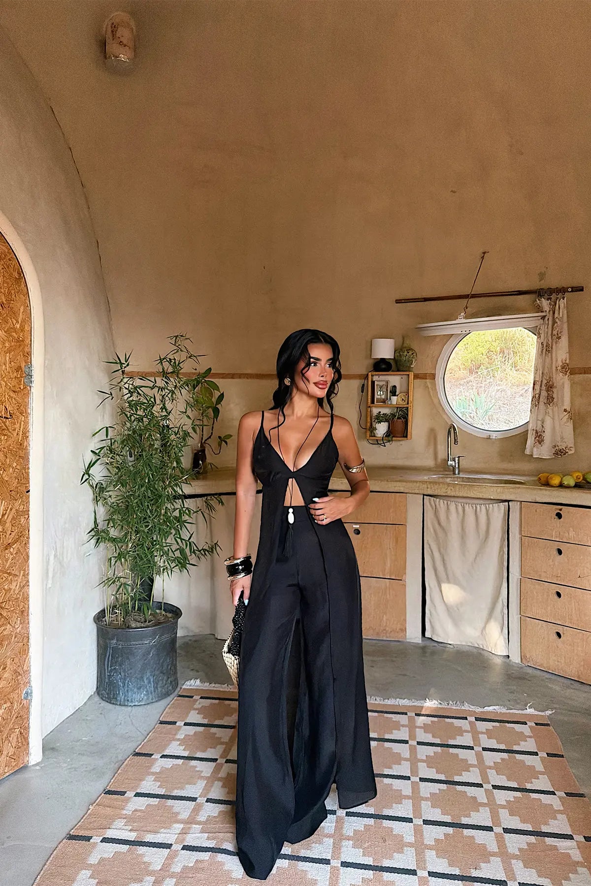 Siyah Pantolonlu Takım
