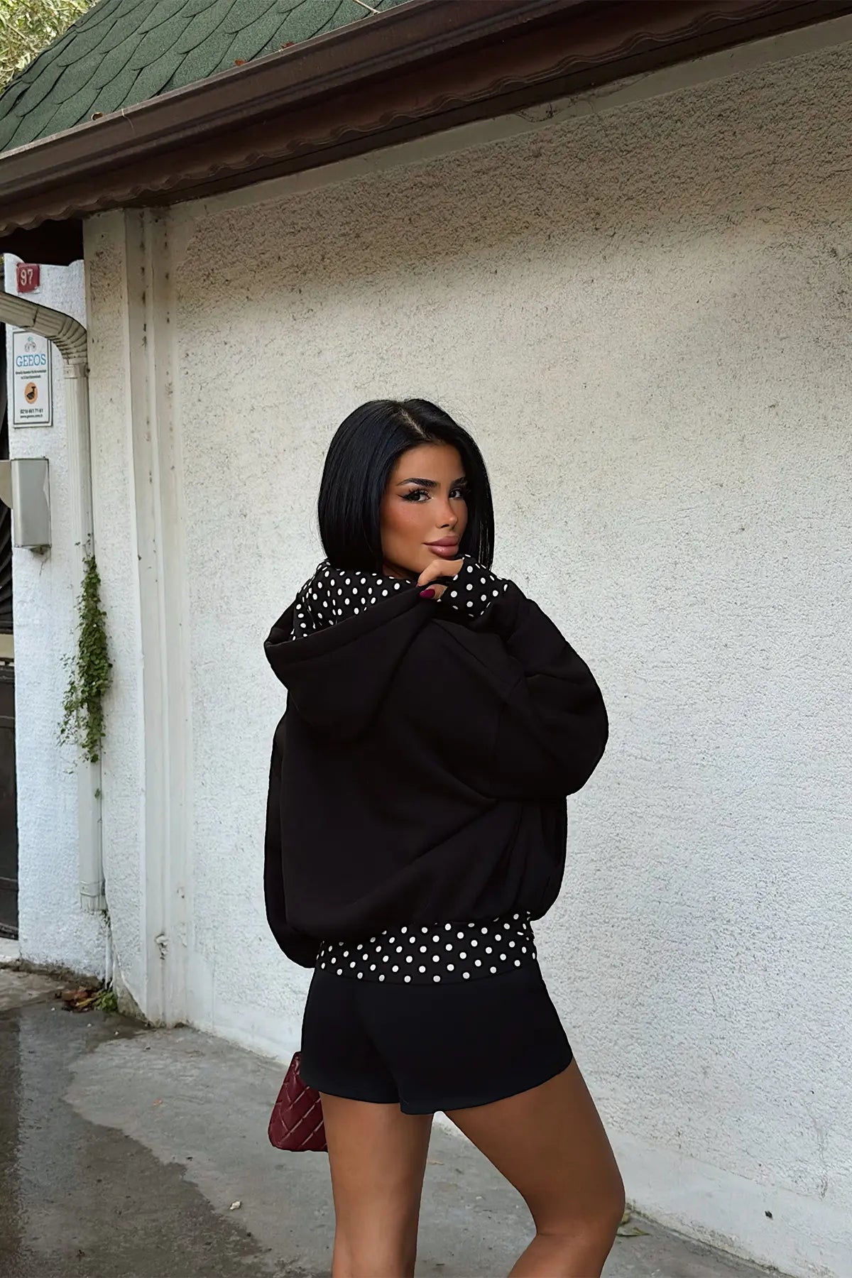 Siyah Puantiyeli Kapşonlu Sweat