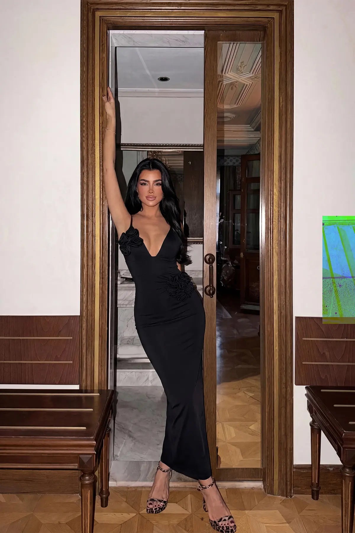 Siyah Blouse Gül Detaylı Elbise