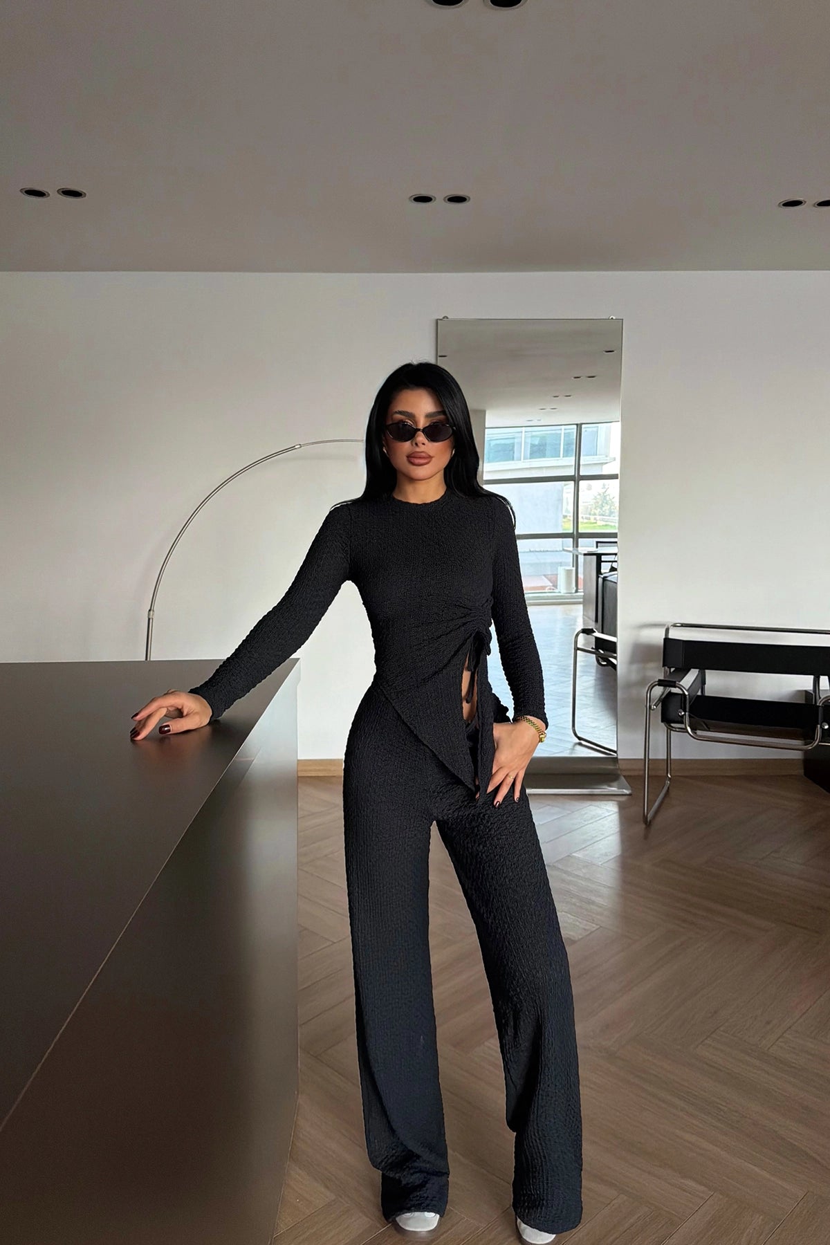 Siyah Pantolonlu Takım