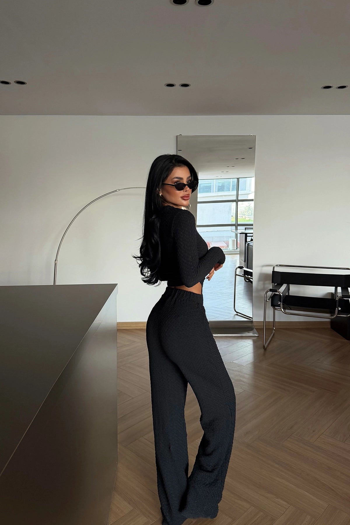 Siyah Pantolonlu Takım