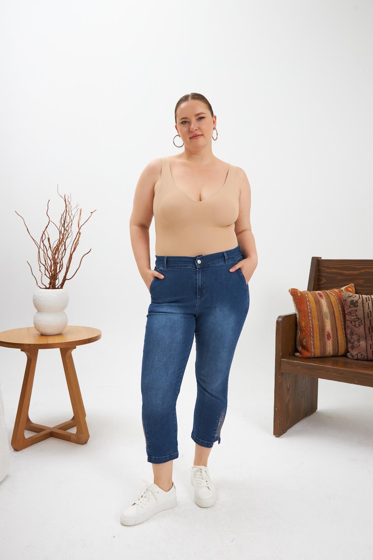 Büyük Beden Taş Detay Denim Pantolon Kim. Mavi