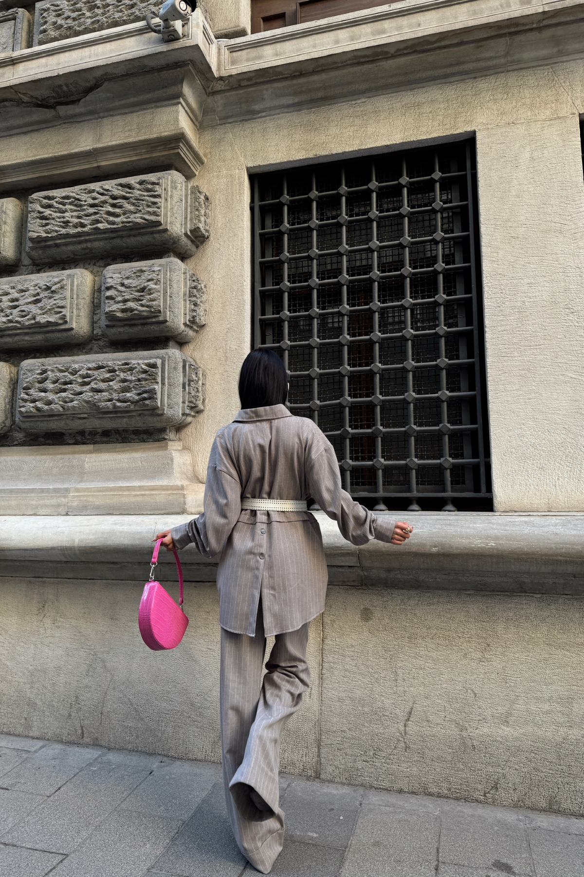 ÇİZGİLİ ARKA TASARIM  DETAYLI  GÖMLEK-PANTOLON TK - Gri