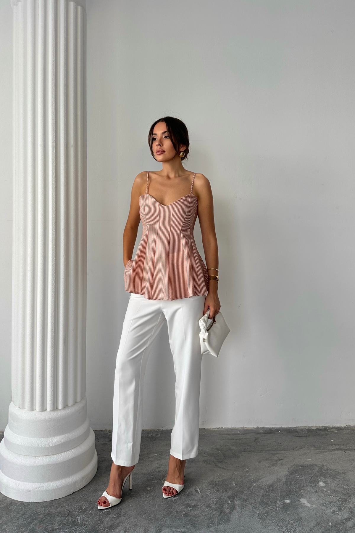 ÇİZGİLİ GOFRE ASKILI PENS DETAYLI BLUZ - Kahverengi