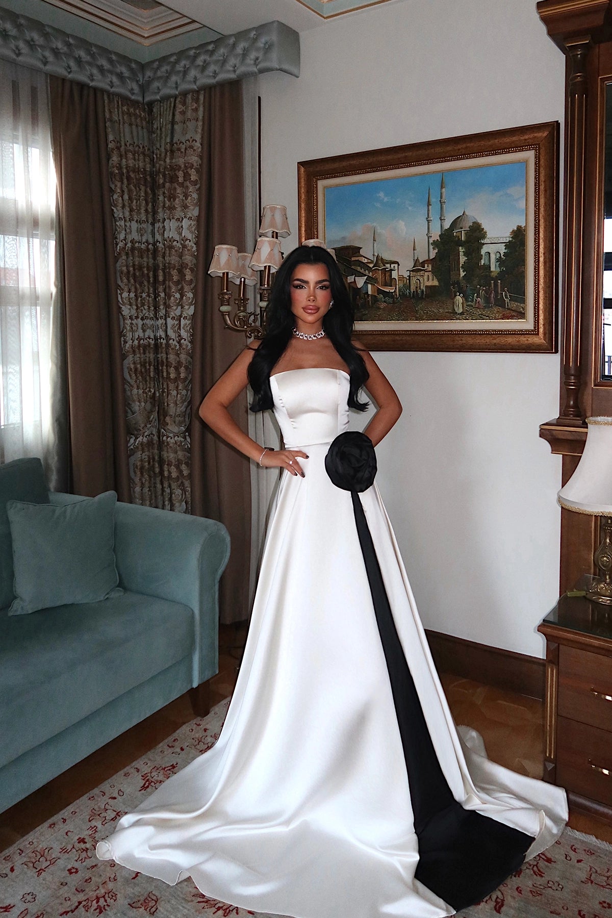 Krem Roseline Gül Detaylı Yırtmaçlı Abiye