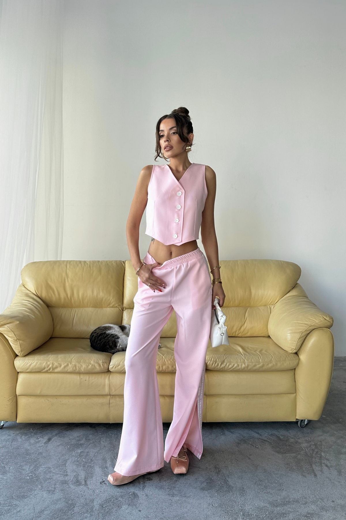 CROP YELEK - PAÇASI YIRTMAÇ DETAYLI YANLAR ŞERİT PANTOLON TK - Pembe
