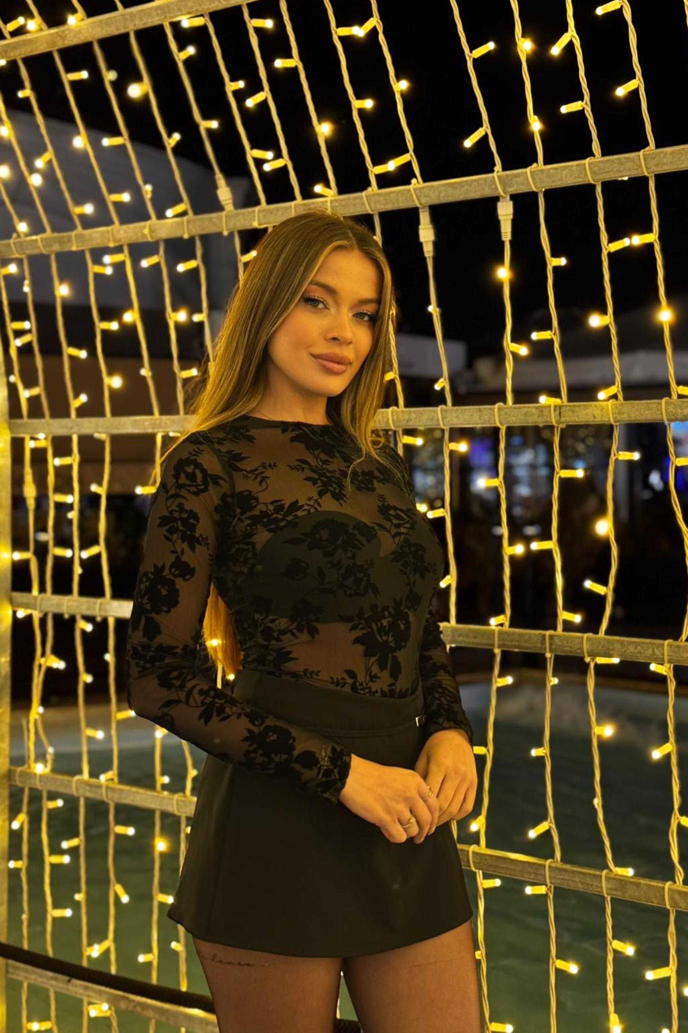 Transparan Çiçek Detaylı Siyah Toptan Bluz