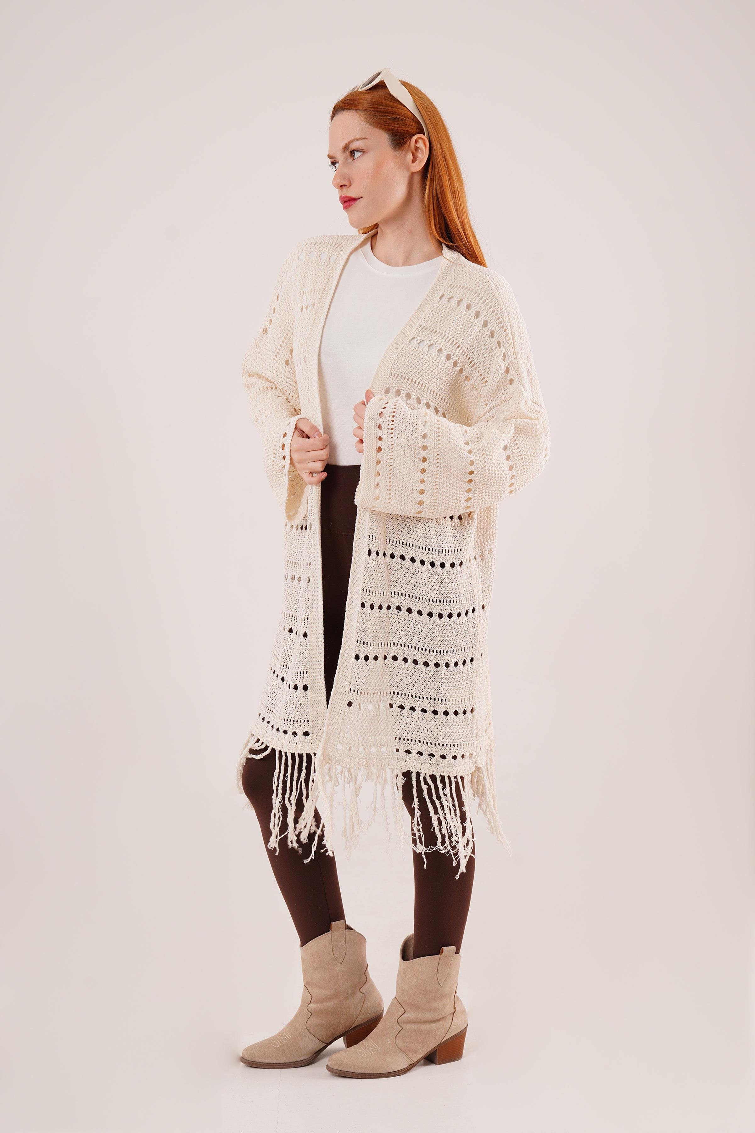 Delikli Geçişli Püskül Detay Uzun Triko Toptan Krem Hırka