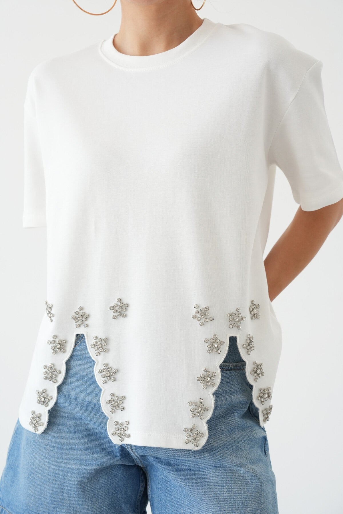 Ekru Taşlı T-Shirt