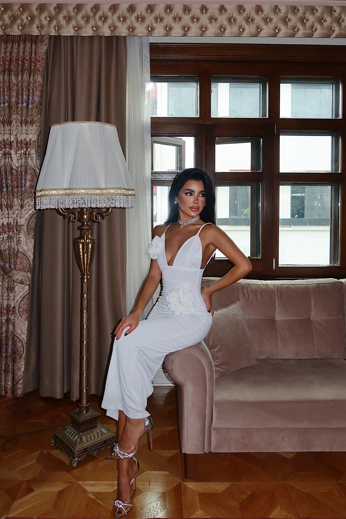 Beyaz Blouse Gül Detaylı Elbise