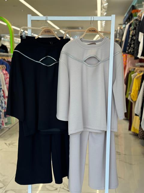 Göğüs Pencereli ve Aksesuar Detaylı Modal Takım 10255