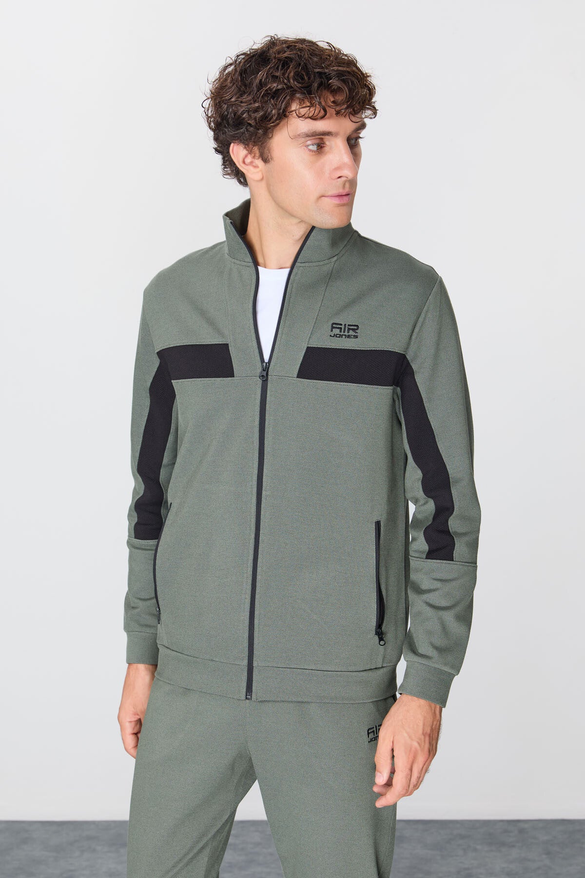 Haki Yüzeyi Dokulu Standart Fit Nakışlı Erkek Eşofman Takım - 85248