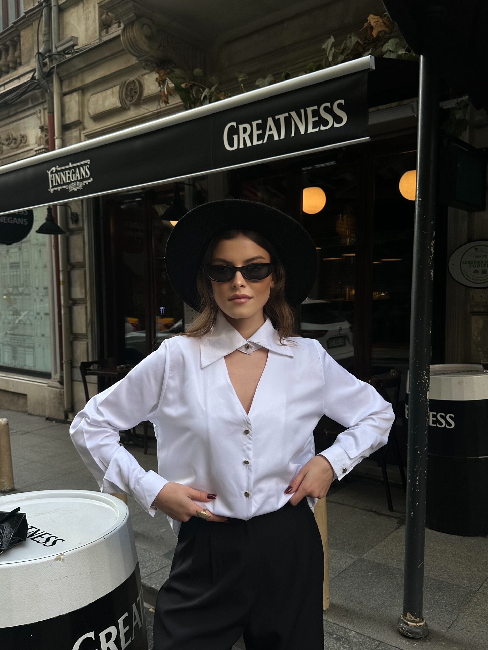 Kraliçe Yaka Gömlek 2500