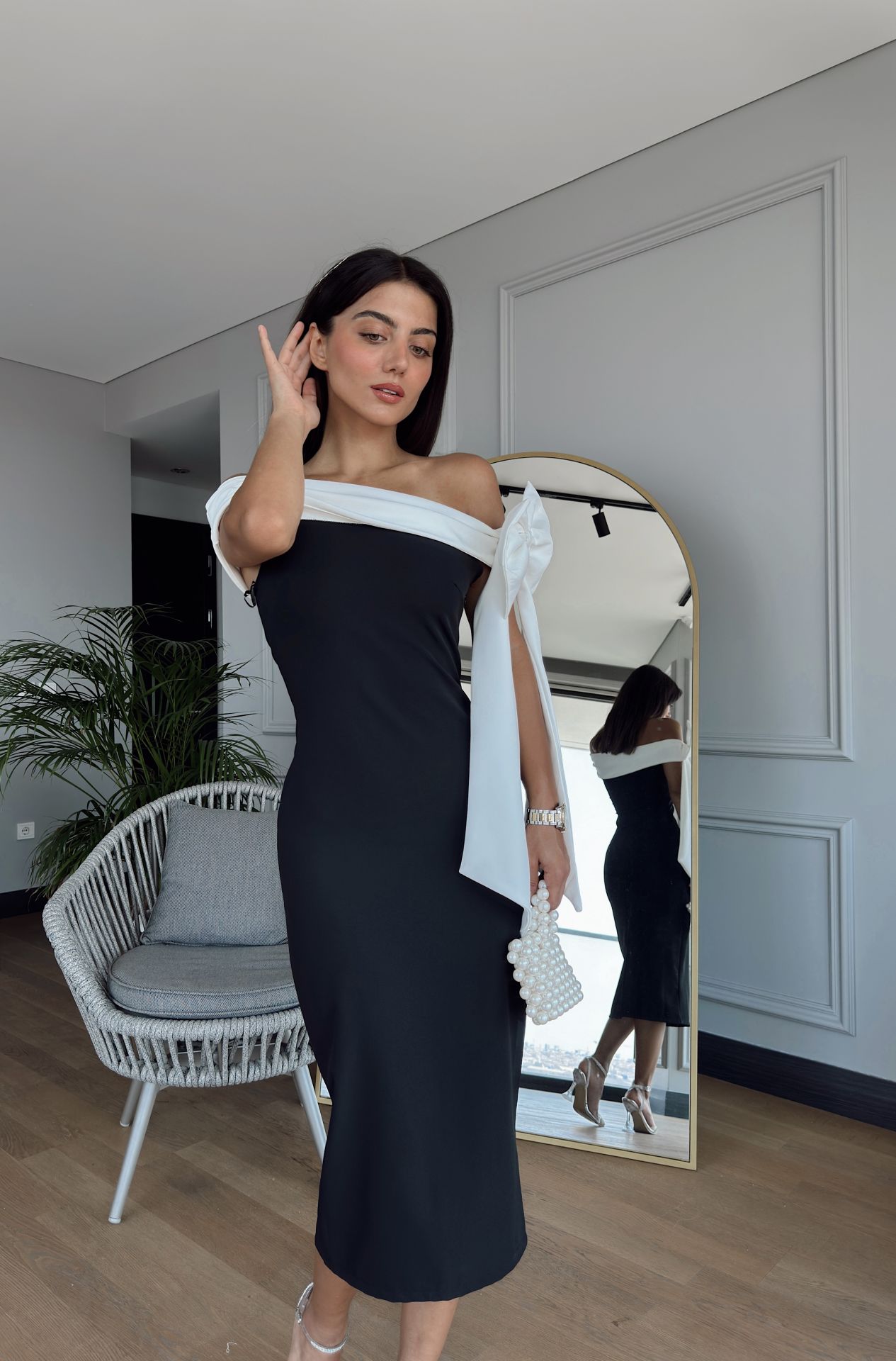 2028 OMUZ FİYONK DETAY TASARIM ELBİSE
