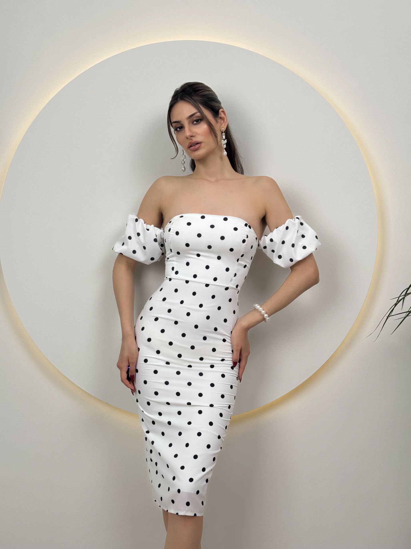 2076 PUANTİYE DESEN BALON KOL KREP ELBİSE