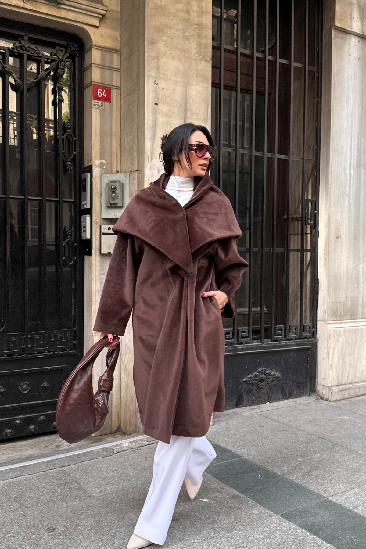 Kahverengi Geniş Yakalı Fox Kumaş Kaban