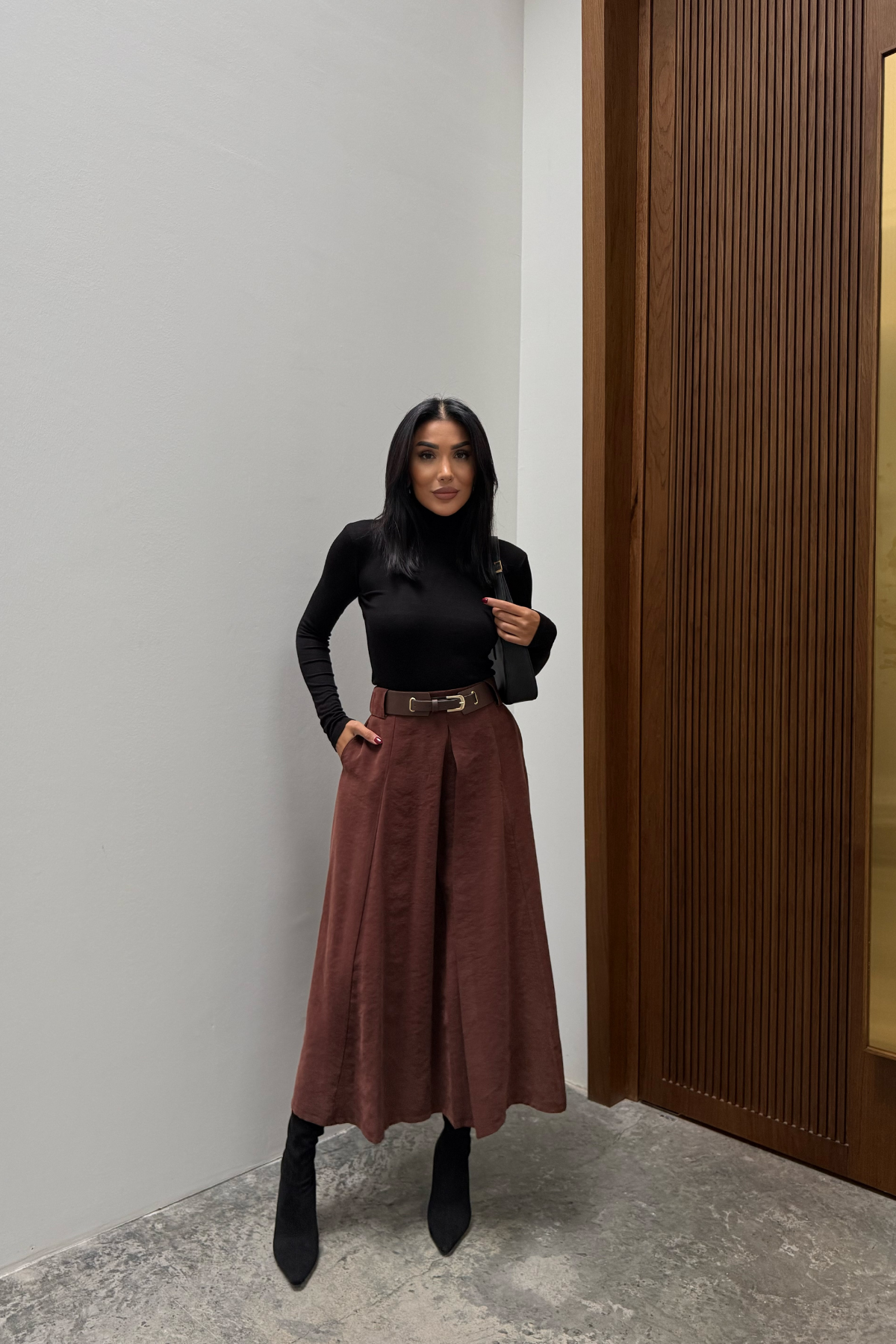 Kahverengi Modal Kumaş Kemerli Uzun Etek