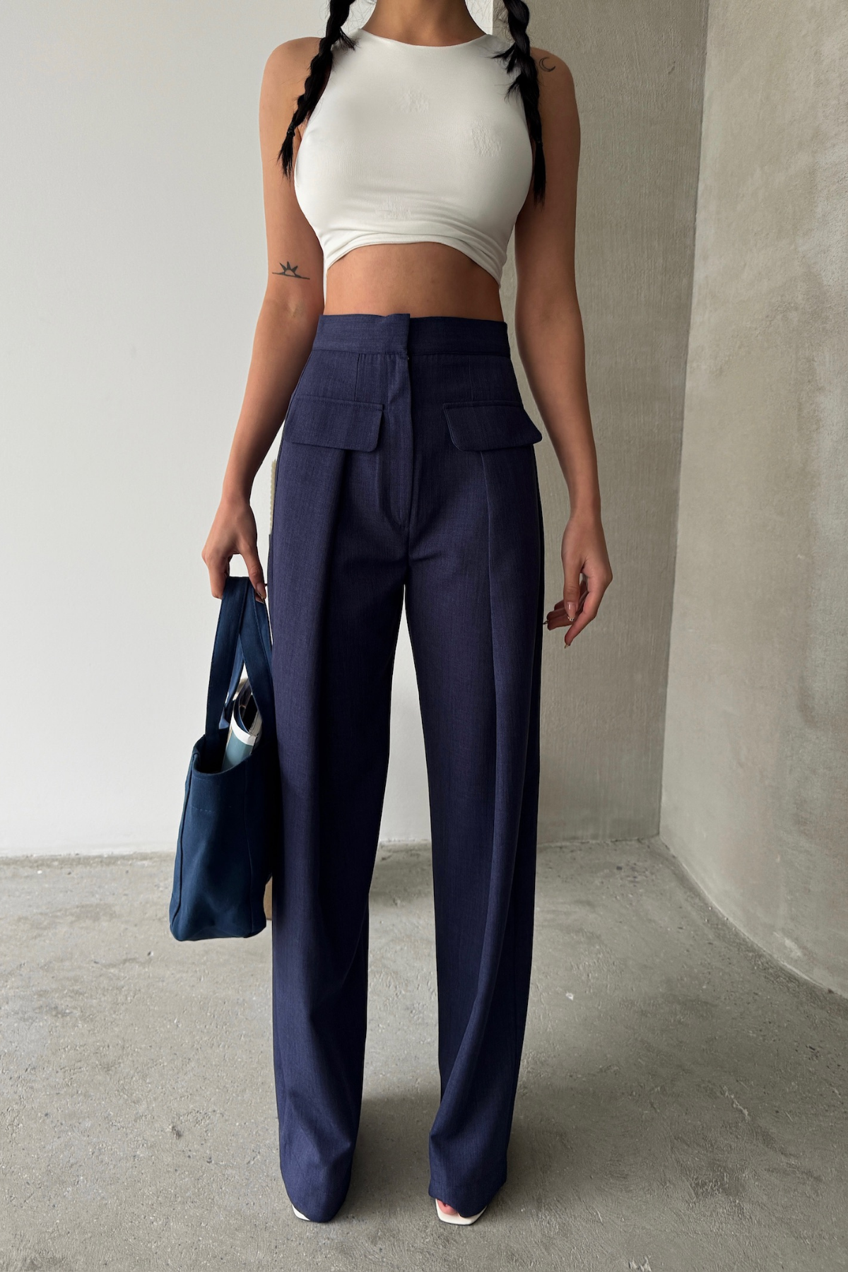 KAPALI GENİŞ PİLE CEP KAPAK DETAYLI PANTOLON - Lacivert