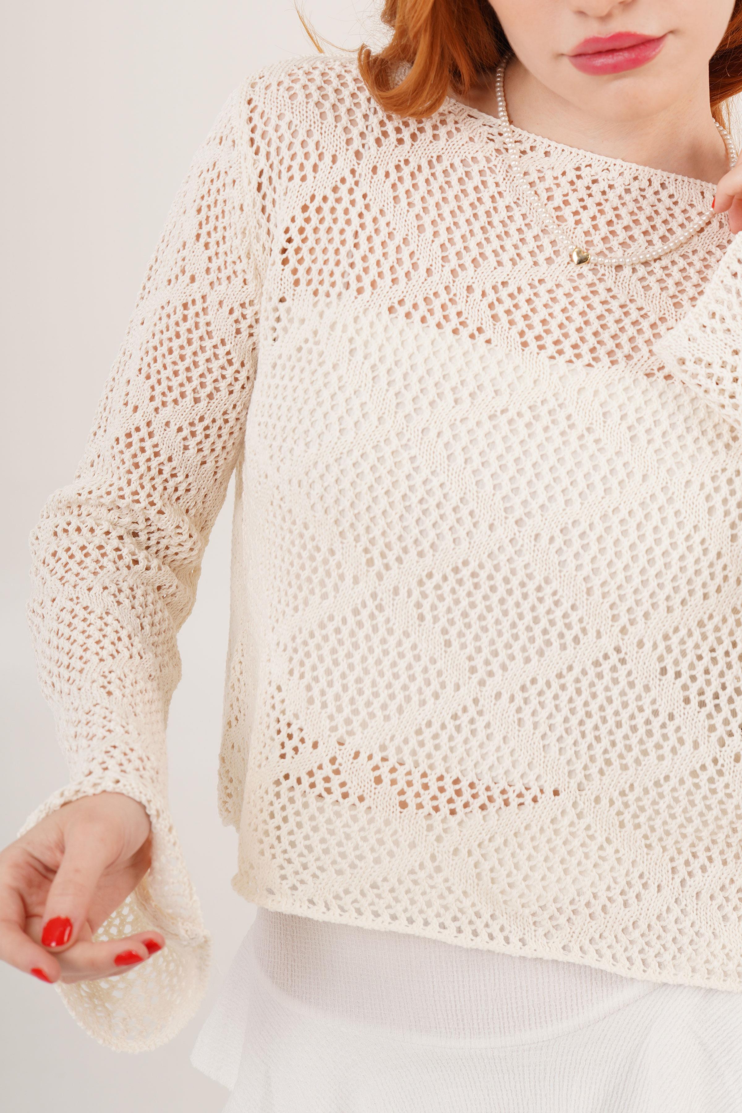 Kayık Yaka Volan Kol Detaylı Ajurlu Toptan Ekru Bluz