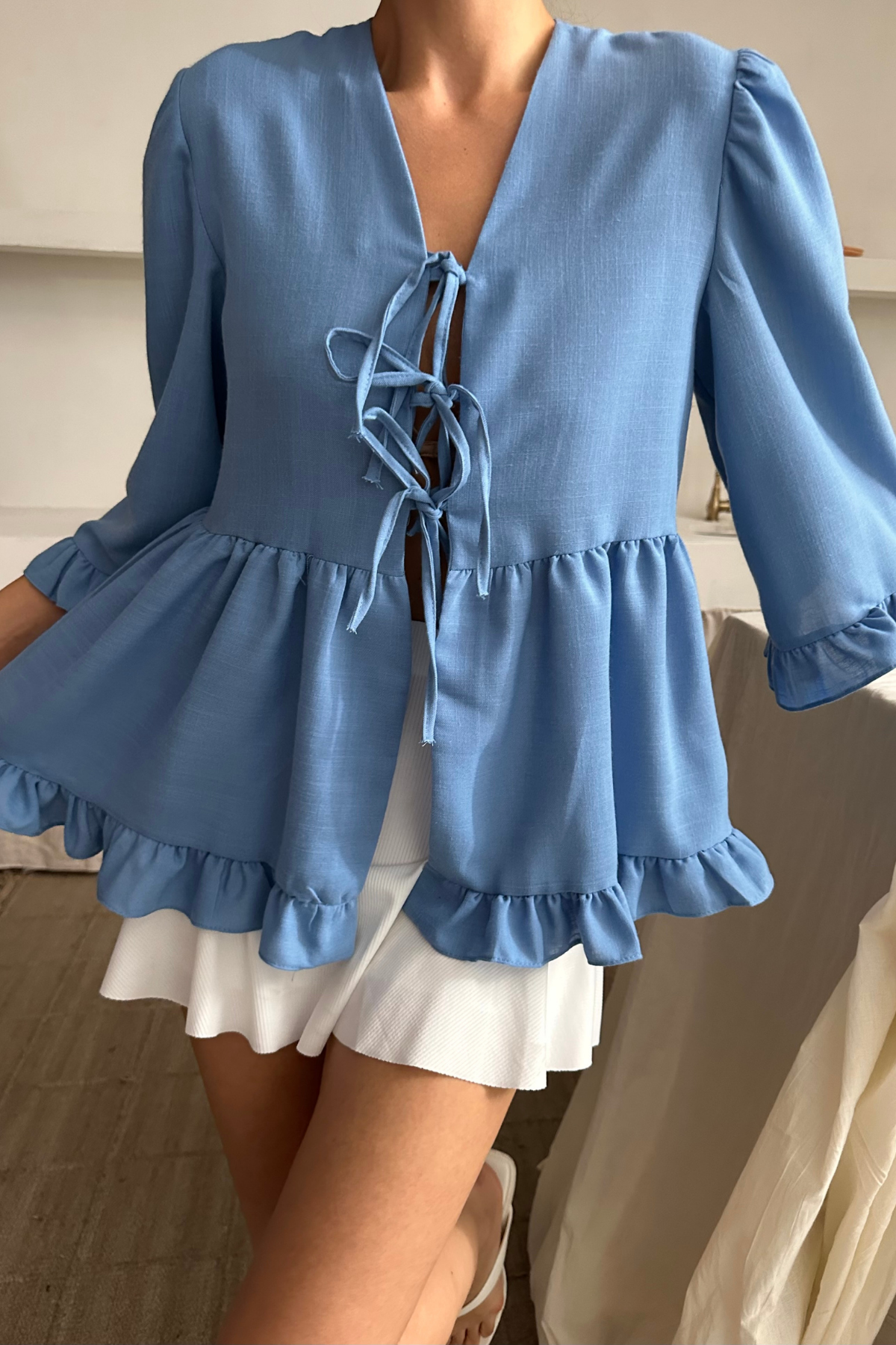 KETEN BLUZ ÖNDEN BAĞLAMALI FIRFIR DETAYLI - Mavi