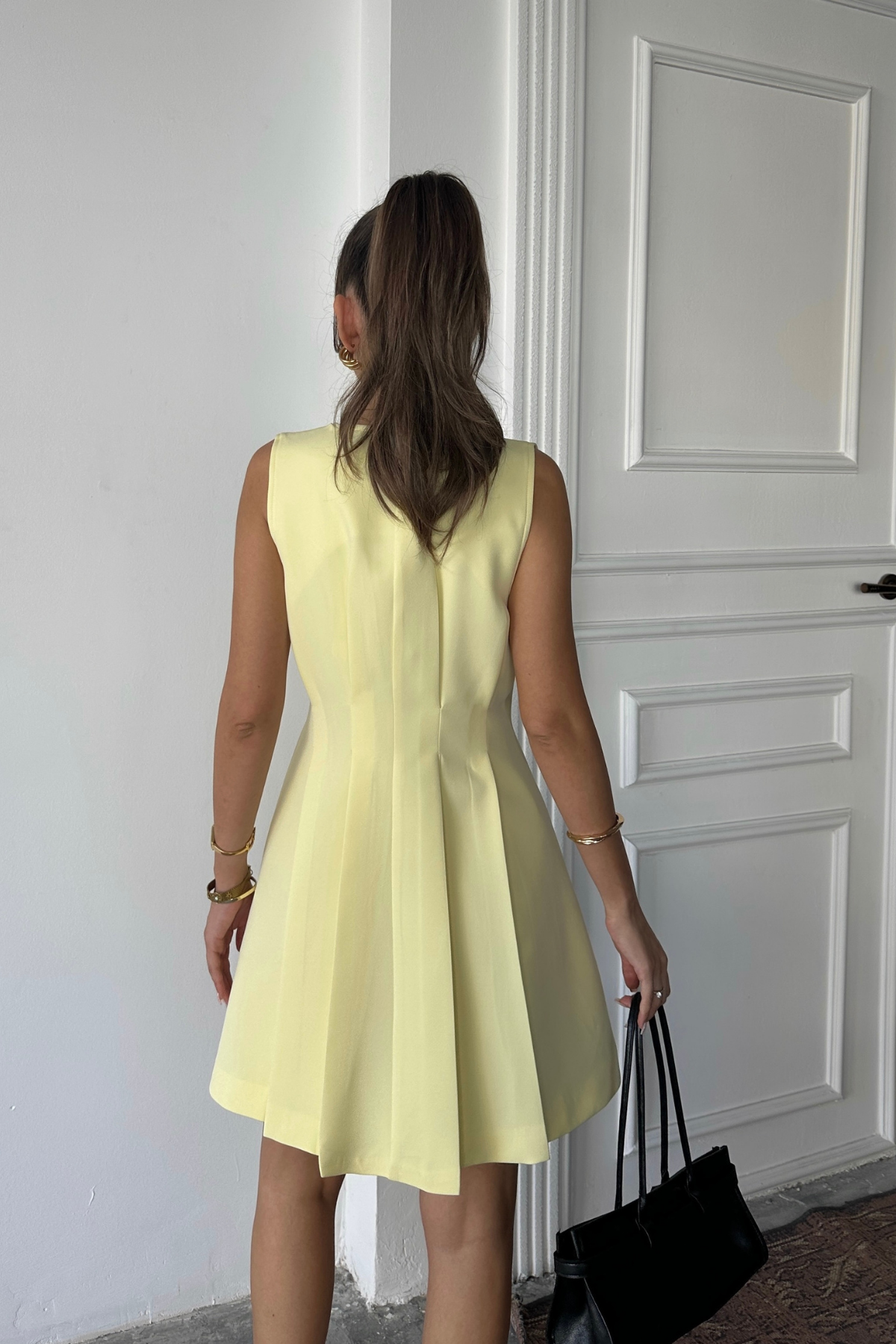 KOLSUZ GOLD DÜĞME ELBİSE PENS VE PİLELİ KISA - Sarı