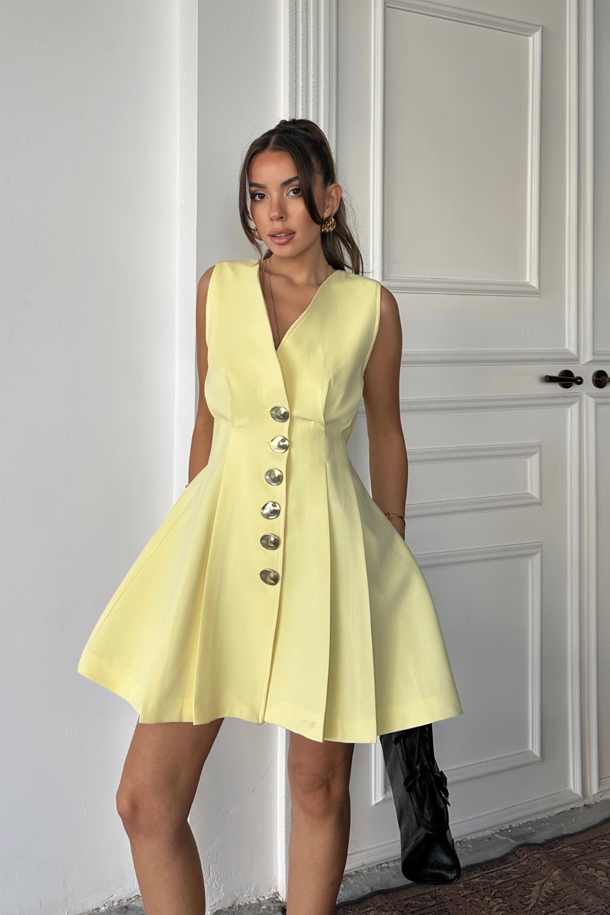 KOLSUZ GOLD DÜĞME ELBİSE PENS VE PİLELİ KISA - Sarı