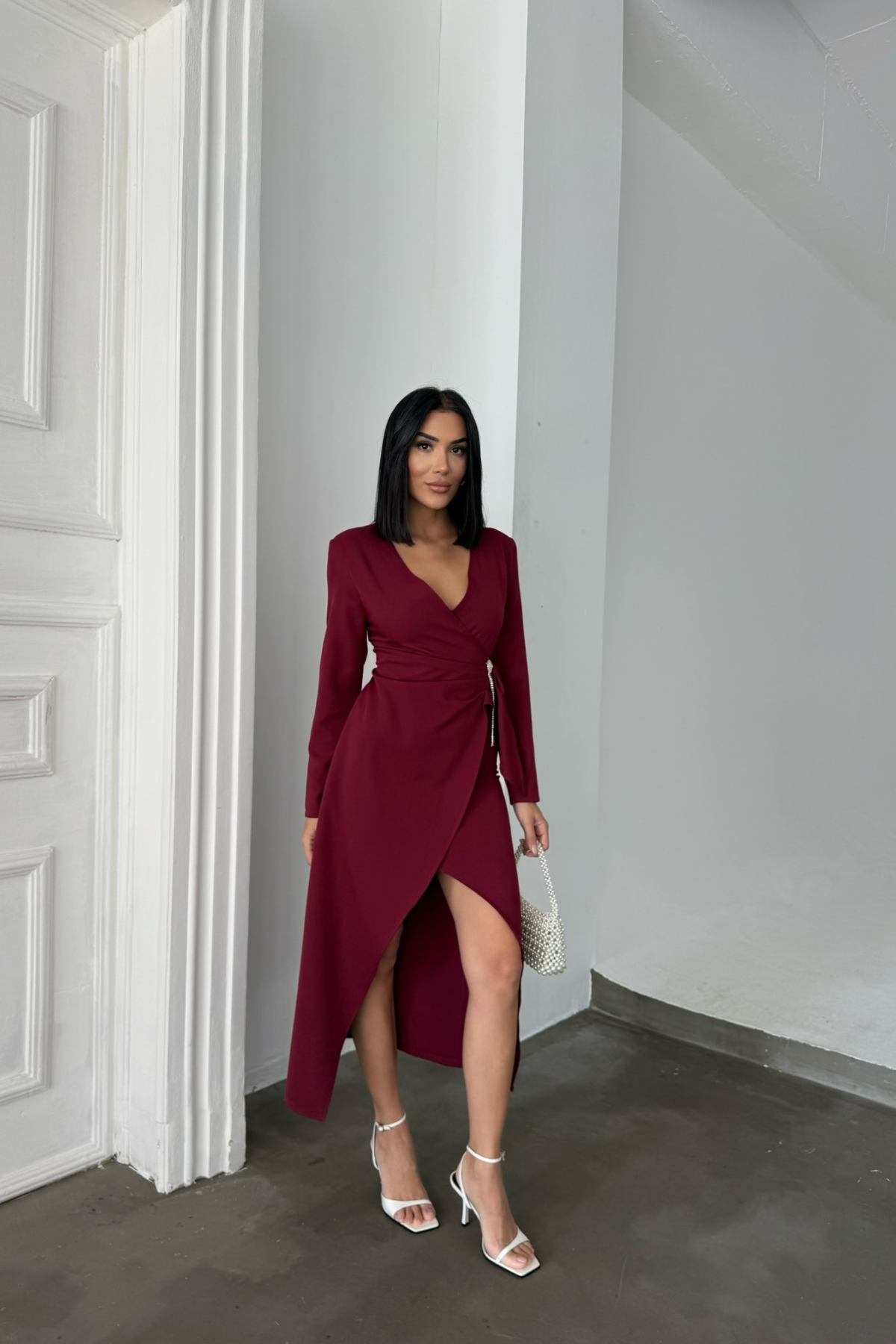 KRUVAZE BROŞ DETAYLI ELBİSE - Bordo