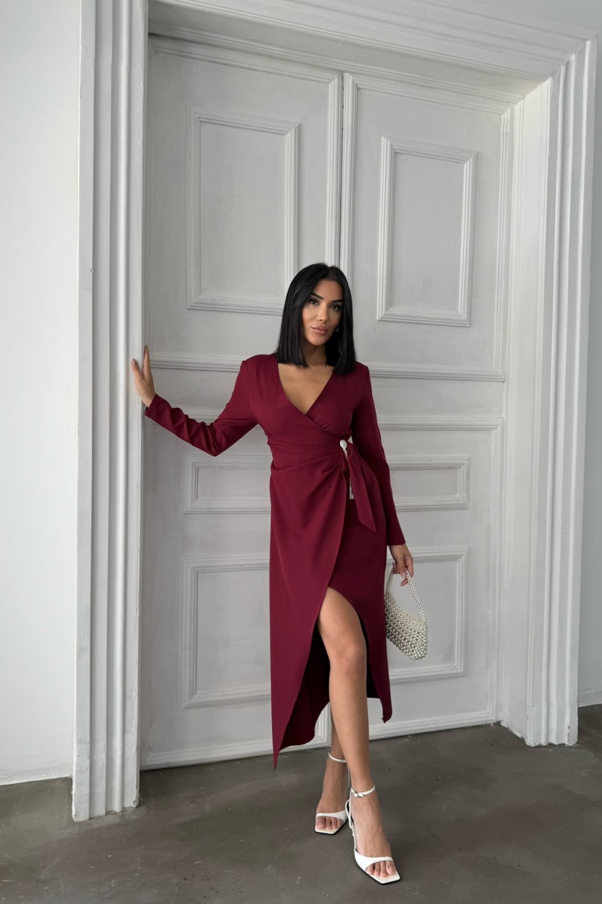 KRUVAZE BROŞ DETAYLI ELBİSE - Bordo