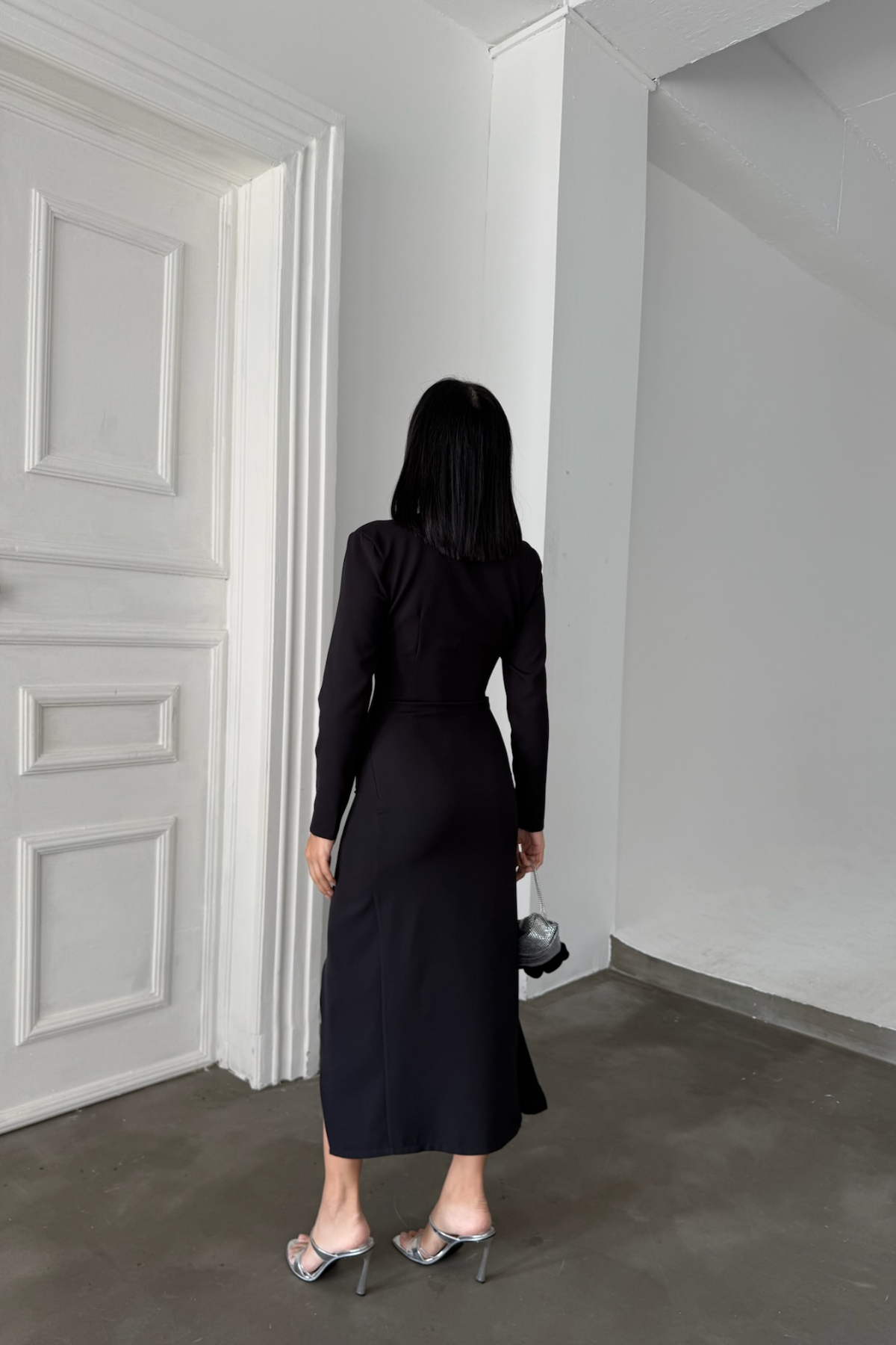 KRUVAZE BROŞ DETAYLI ELBİSE - Siyah
