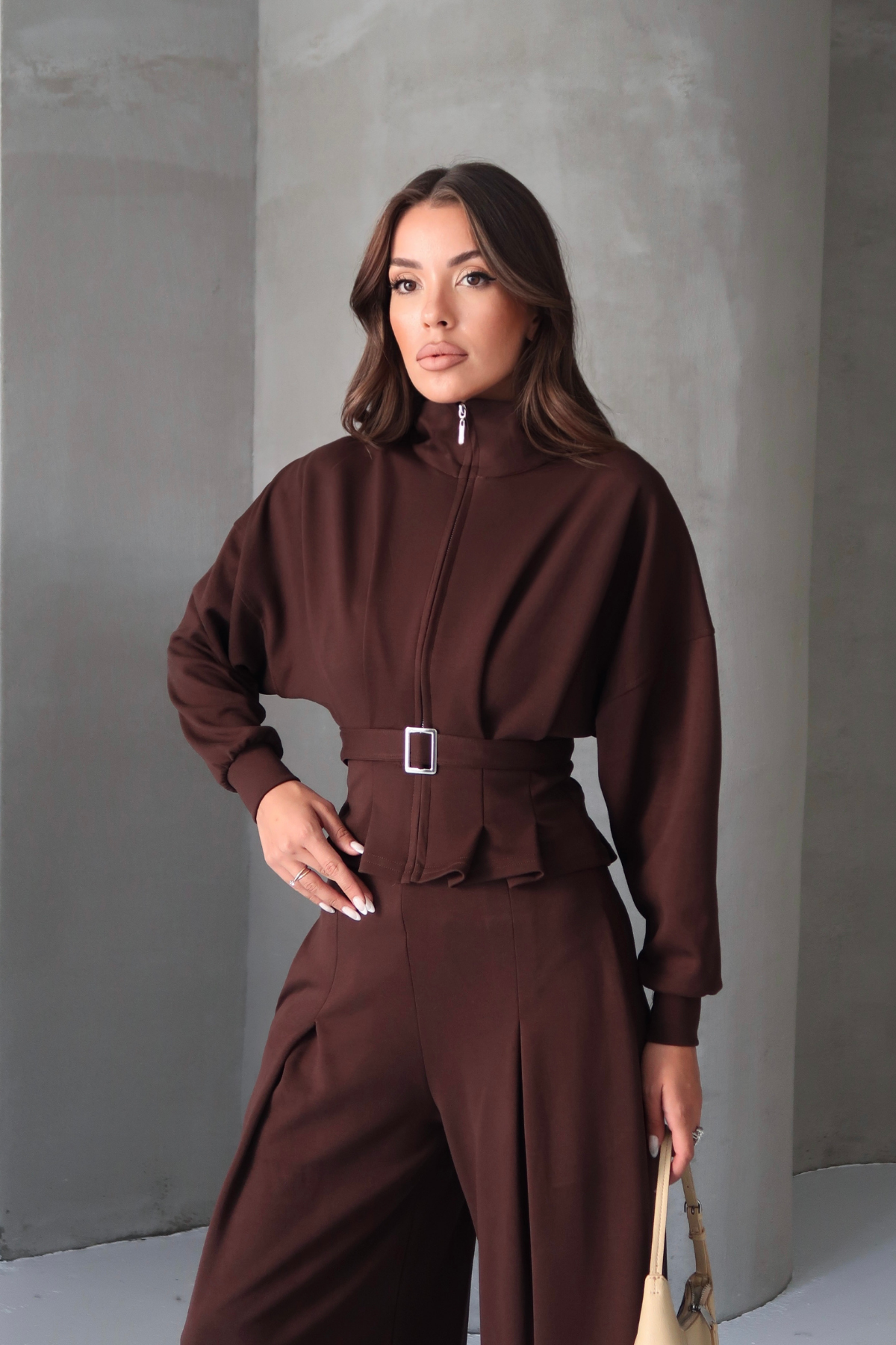 MODAL TAKIM PİLELİ SALAŞ PANTOLON - BELİ KEMERLİ FERMUARLI BLUZ - Kahverengi