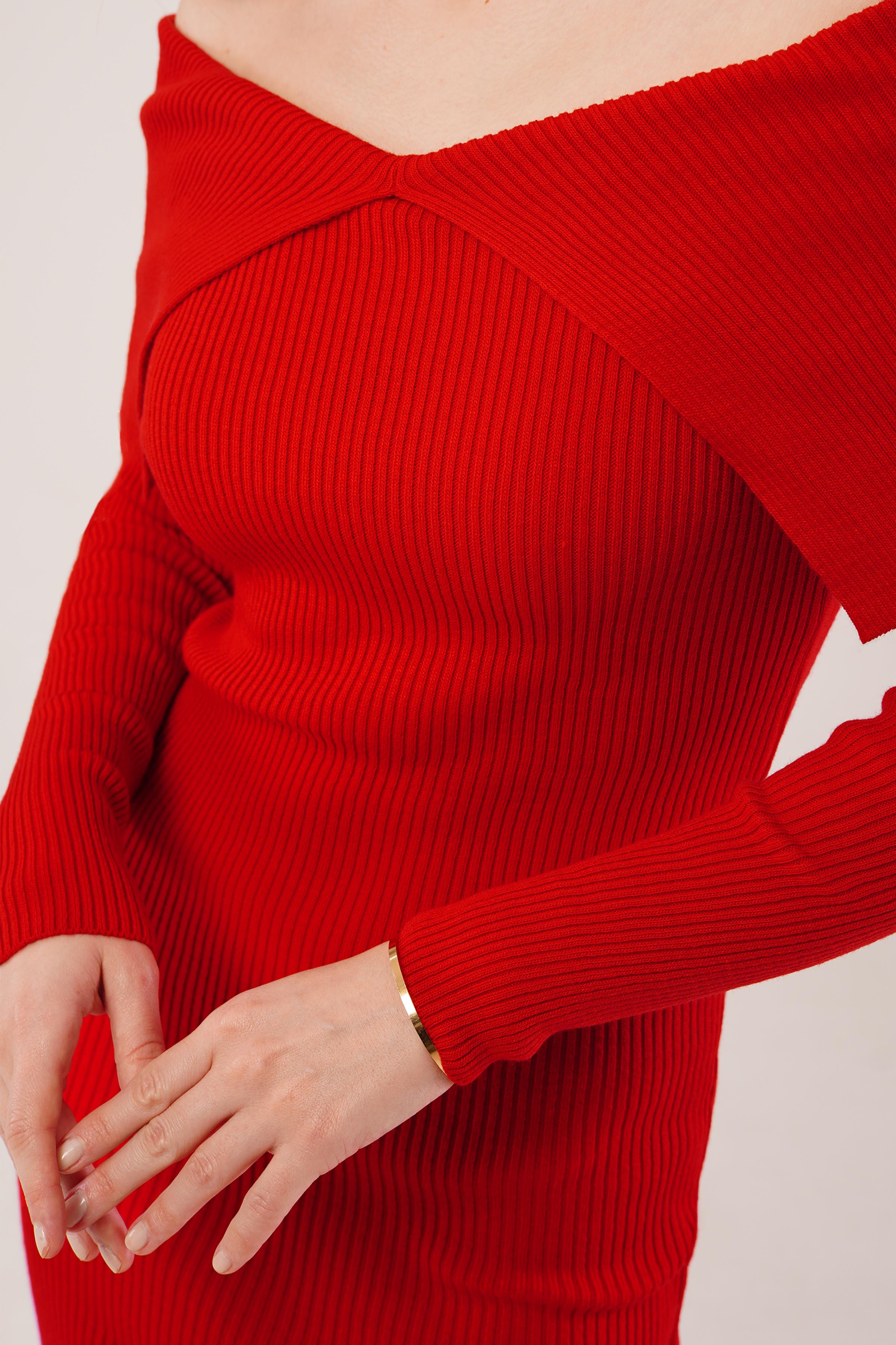 Omuz Detaylı Dekolteli Midi Kırmızı Toptan Triko Elbise