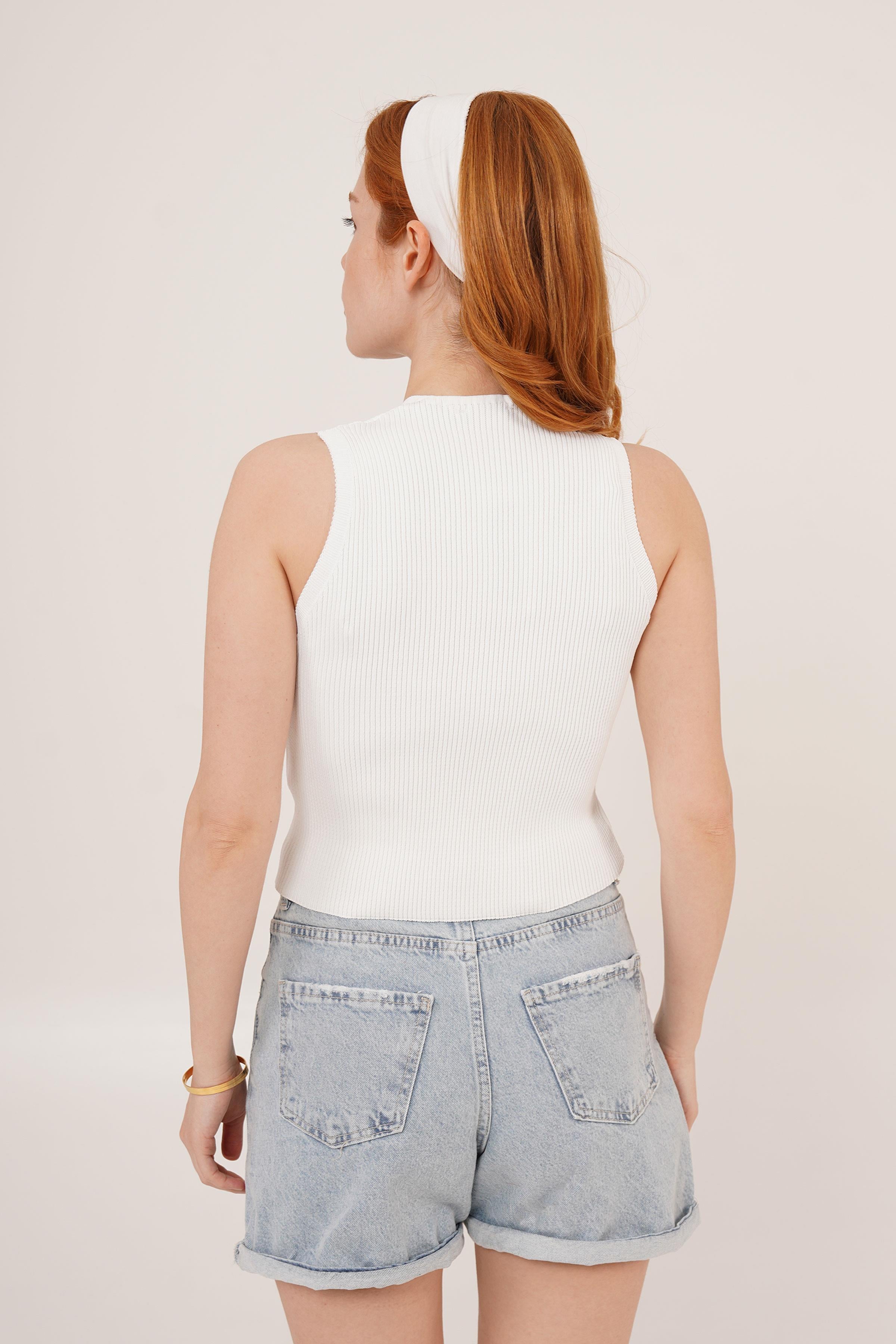 Sıfır Kol Düğme Detaylı Fitilli Beyaz Toptan Bluz