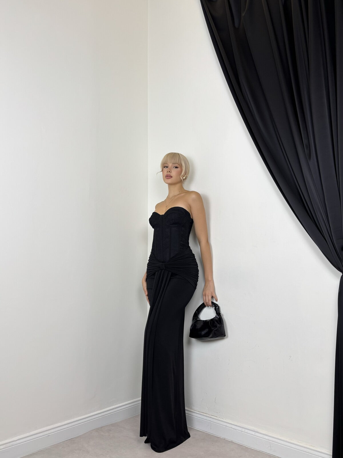 SIYAH 20610 STRAPLEZ ELBİSE