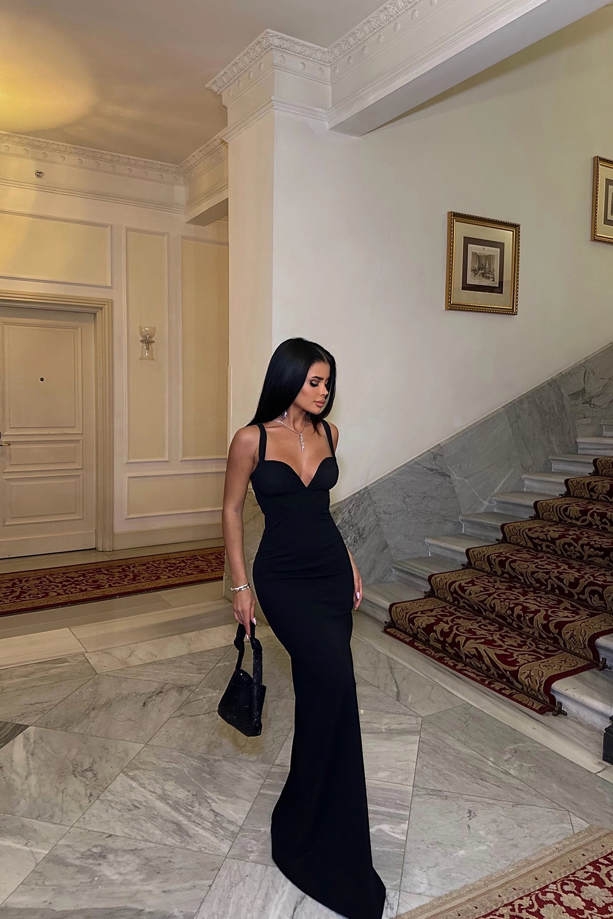 Siyah Askılı Elbise