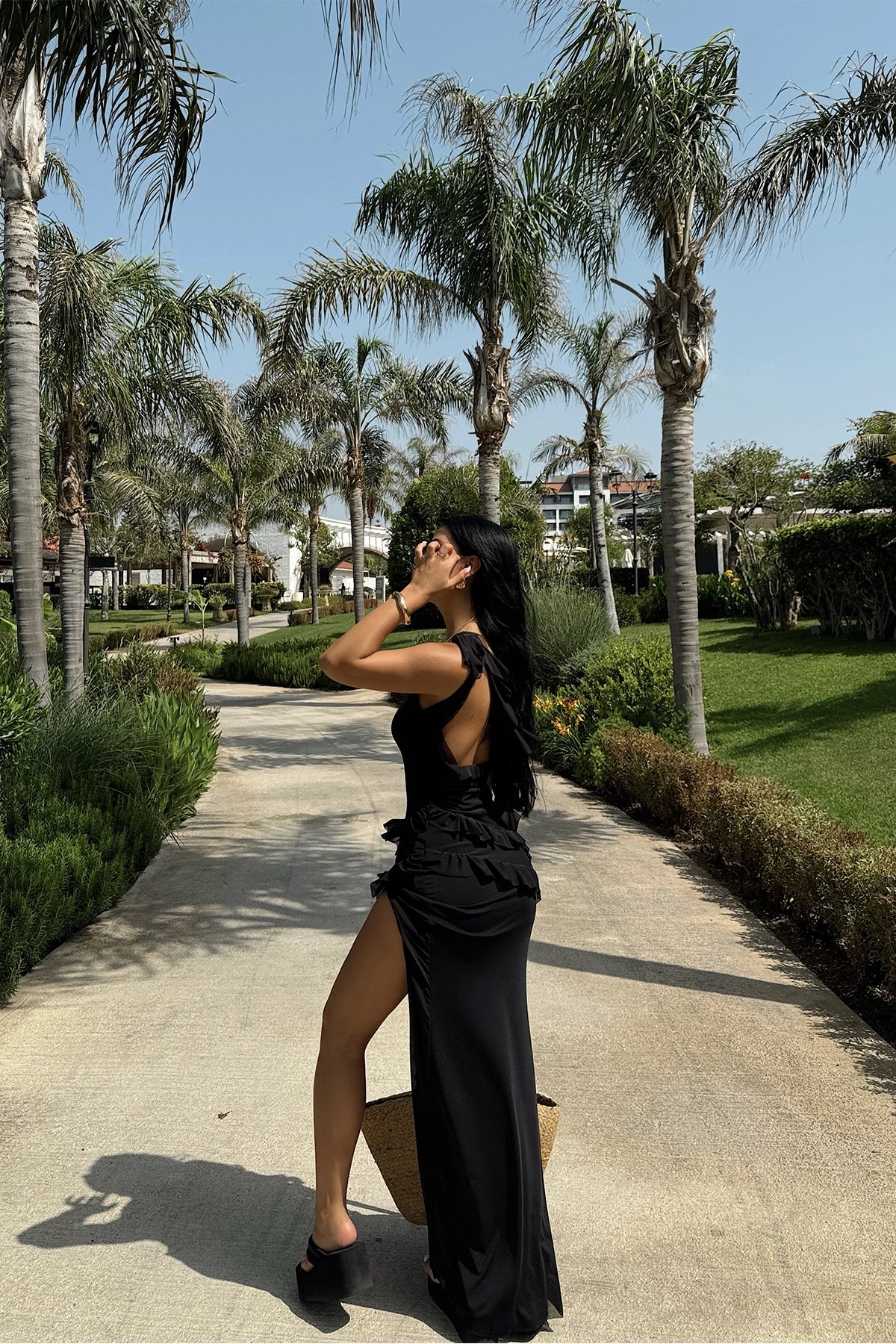 Siyah Astrid Yırtmaçlı Uzun Elbise