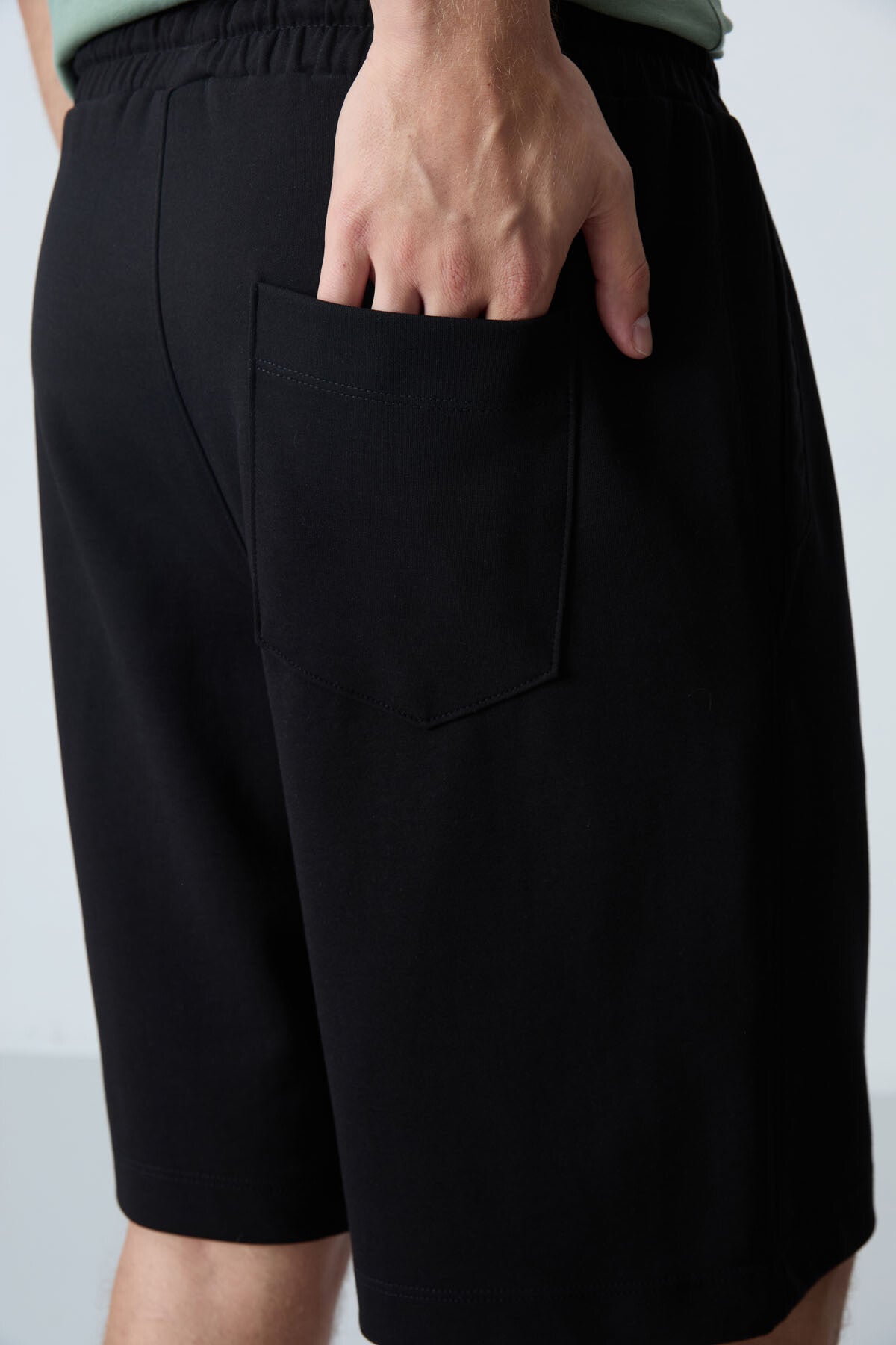 Siyah Pamuklu Kalın Yumuşak Dokulu Standart Fit Basic Erkek Şort  - 81275