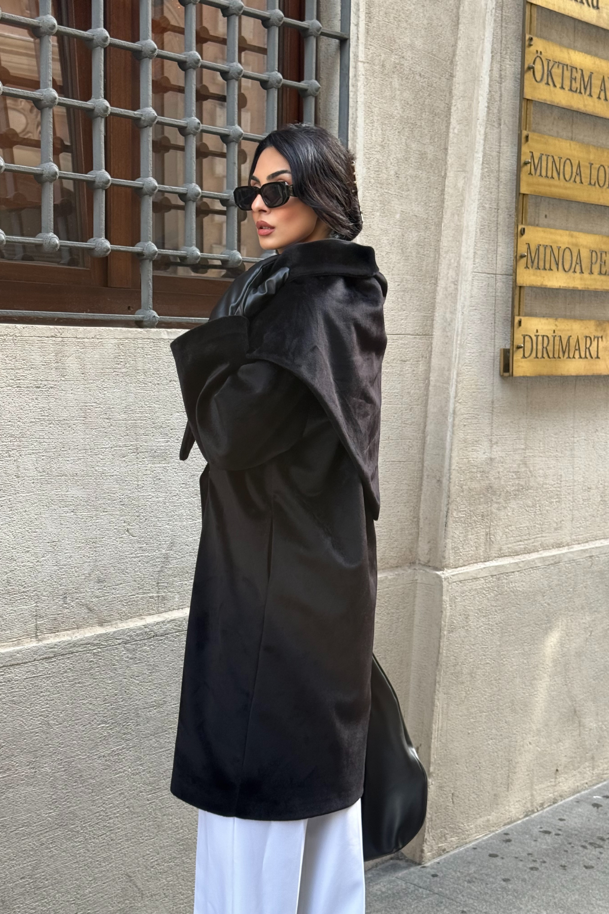 Siyah Geniş Yakalı Fox Kumaş Kaban