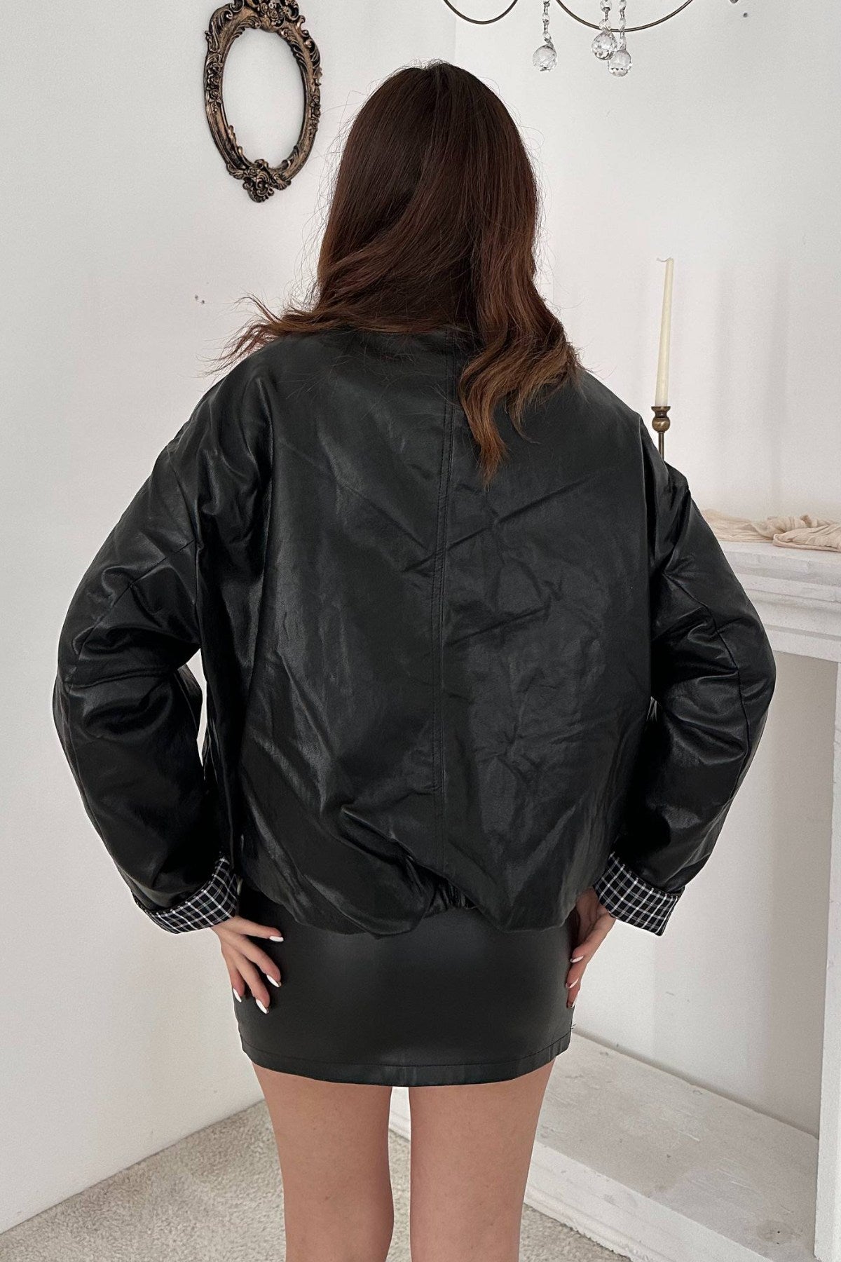 Siyah Yakası Çıtçıtlı Deri Ceket