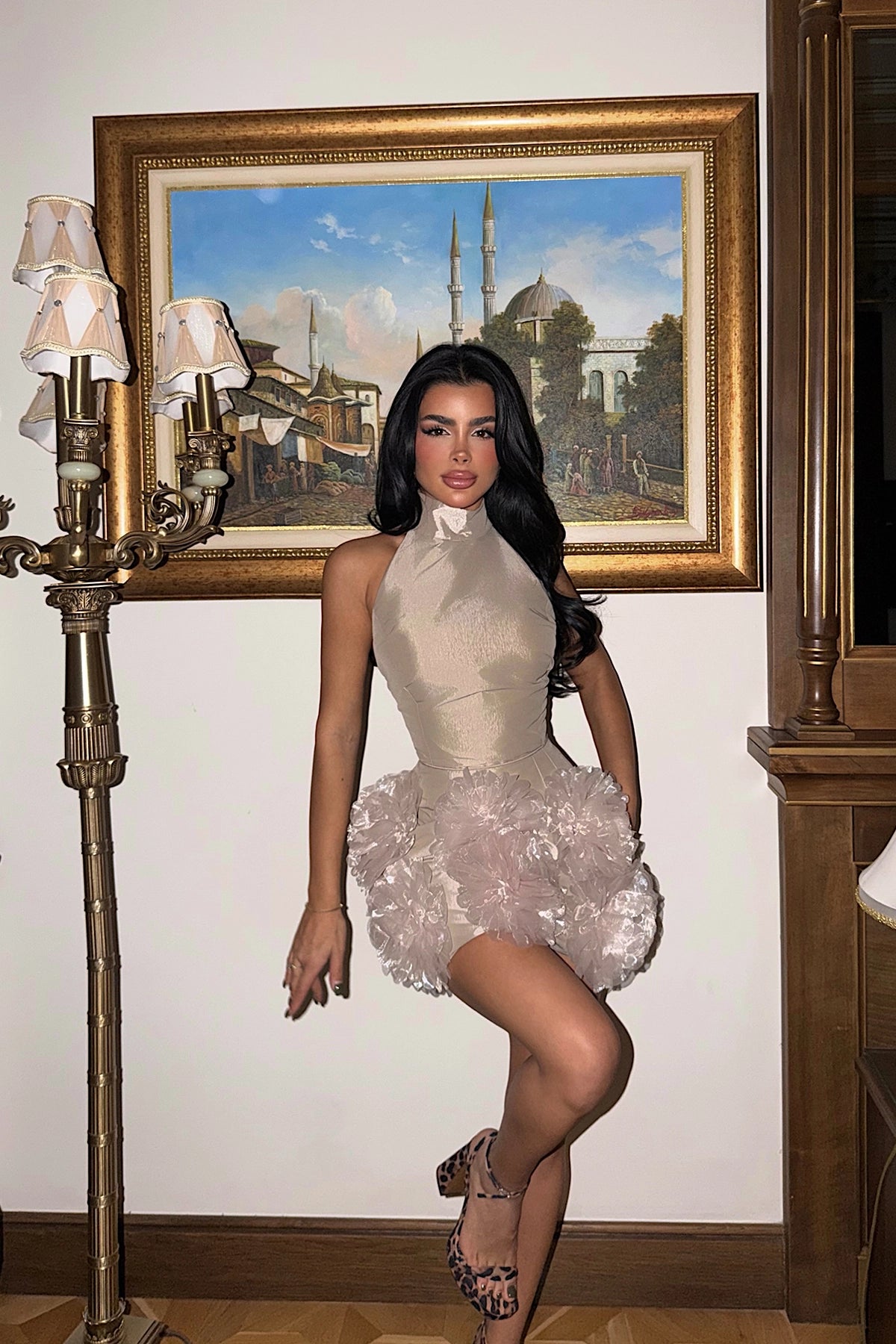 Taş Freyya Etek Ucu Gül Detaylı Mini Elbise